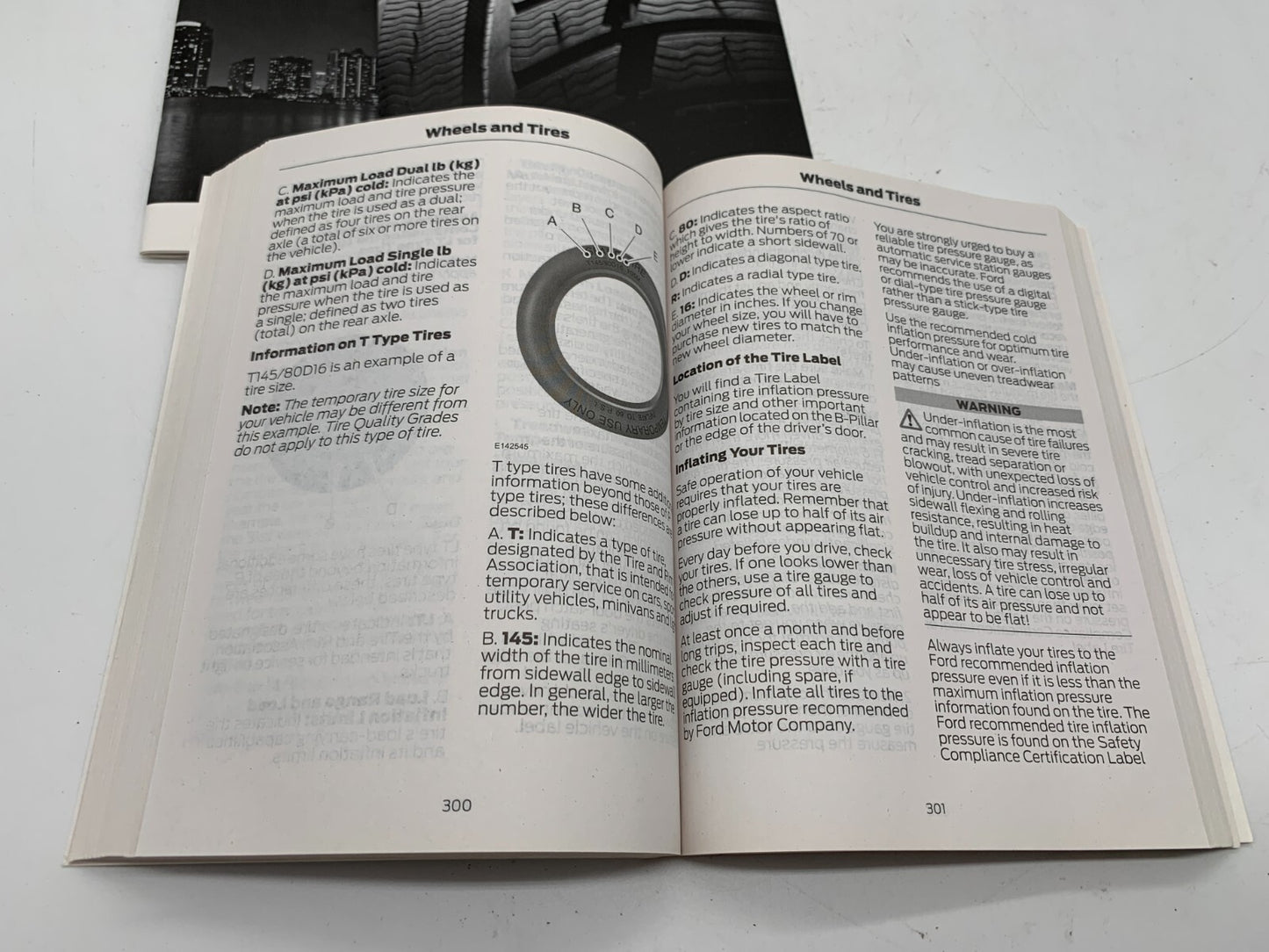 2017 Ford Fusion Owners Manual Set with Case OEM C04B41003