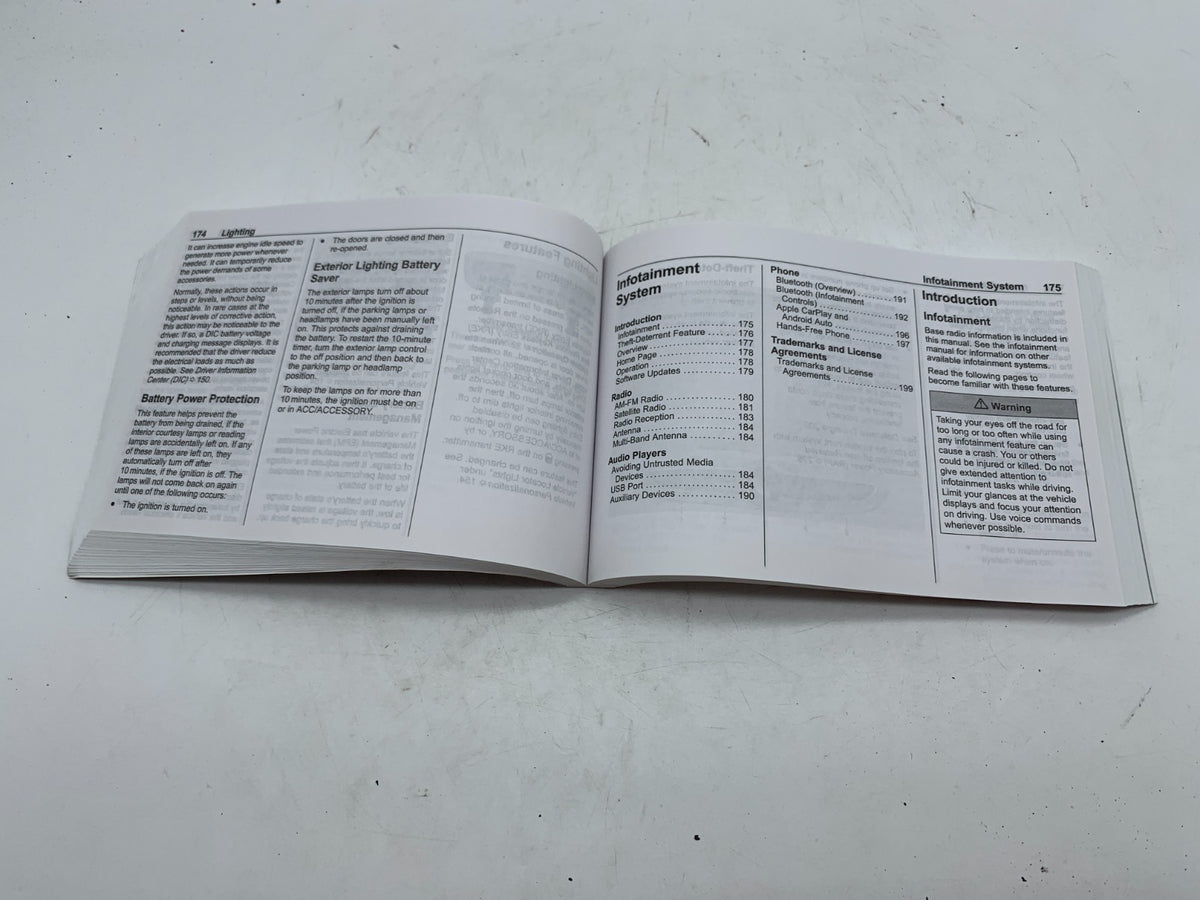 2018 Chevy Traverse Owners Manual OEM B03B51019