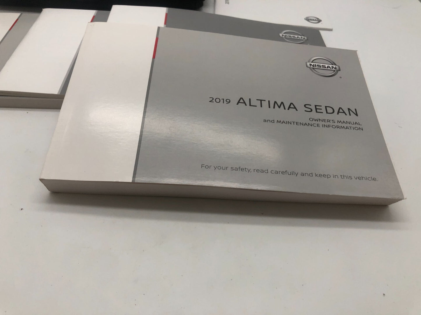 2019 Nissan Altima Owners Manual Set with Case OEM A03B01084