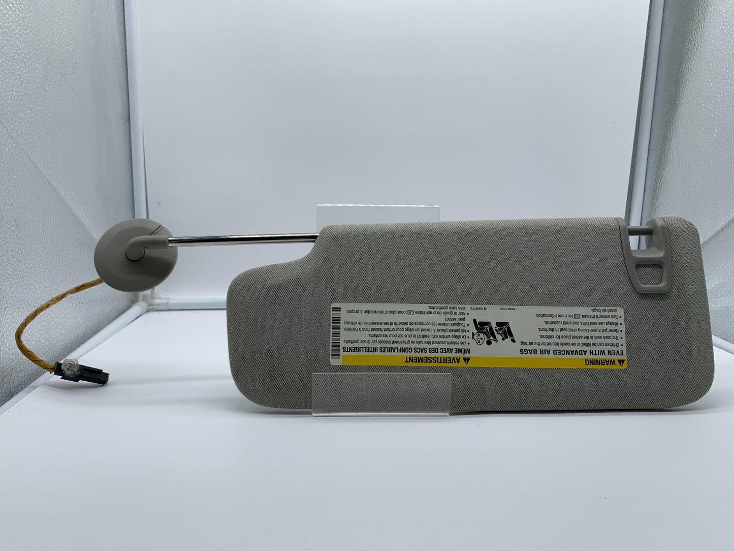 2013-2016 Chevrolet Malibu Passenger Sunvisor Gray Illuminated OEM B03B04011