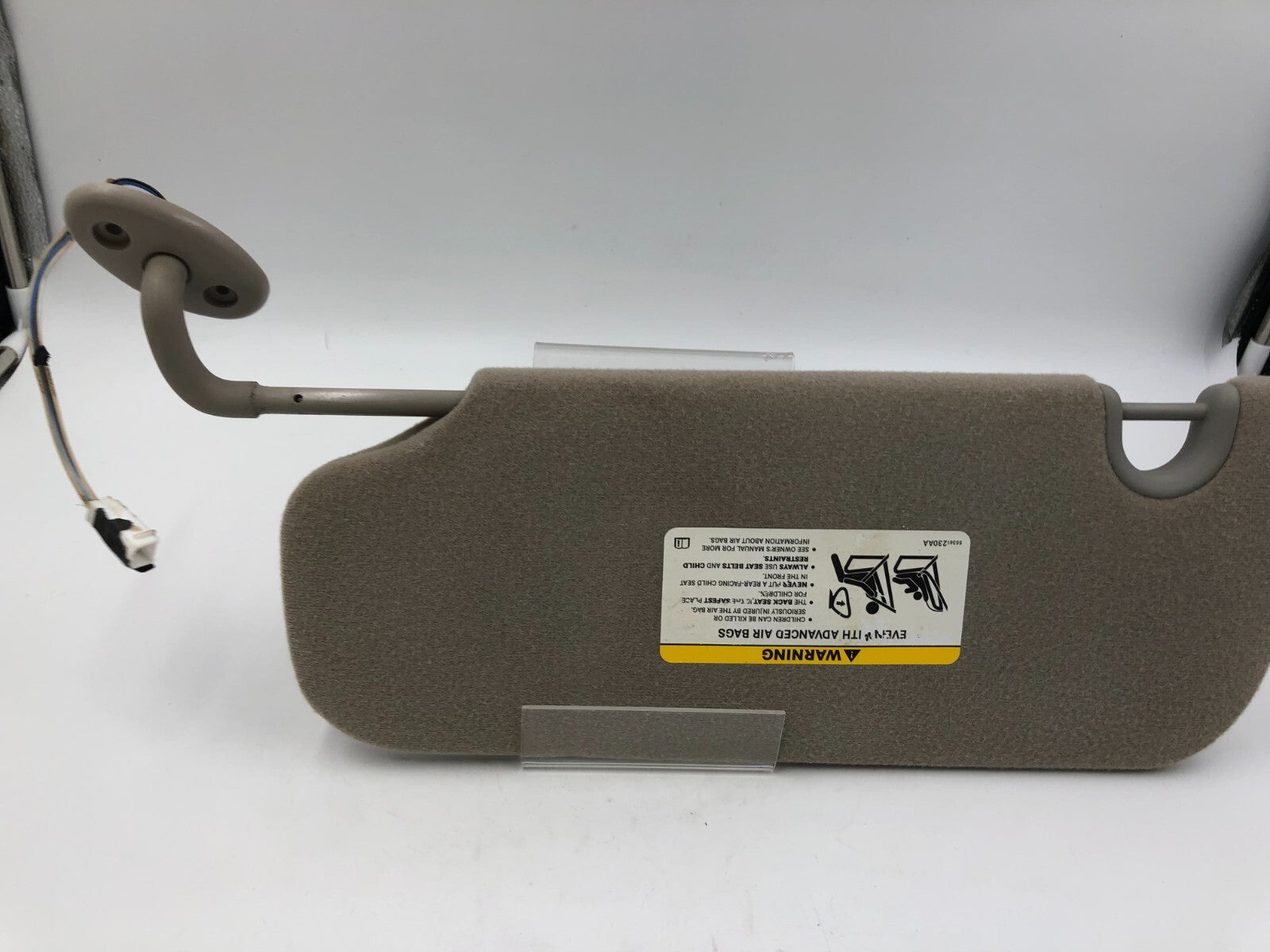 2004-2007 Jeep Liberty Passenger Sun Visor Gray Illuminated OEM C01B17052