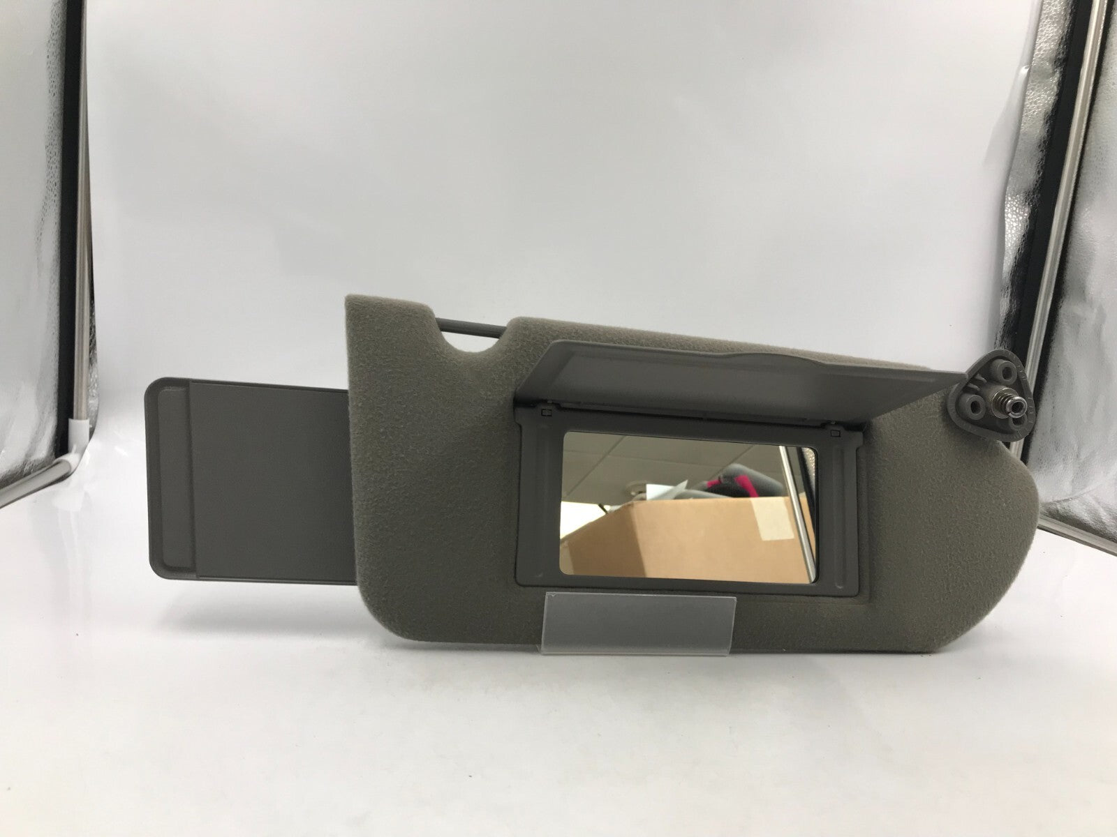 2000-2005 Chevrolet Impala Passenger Sun Visor Gray Illuminated OEM D04B32081