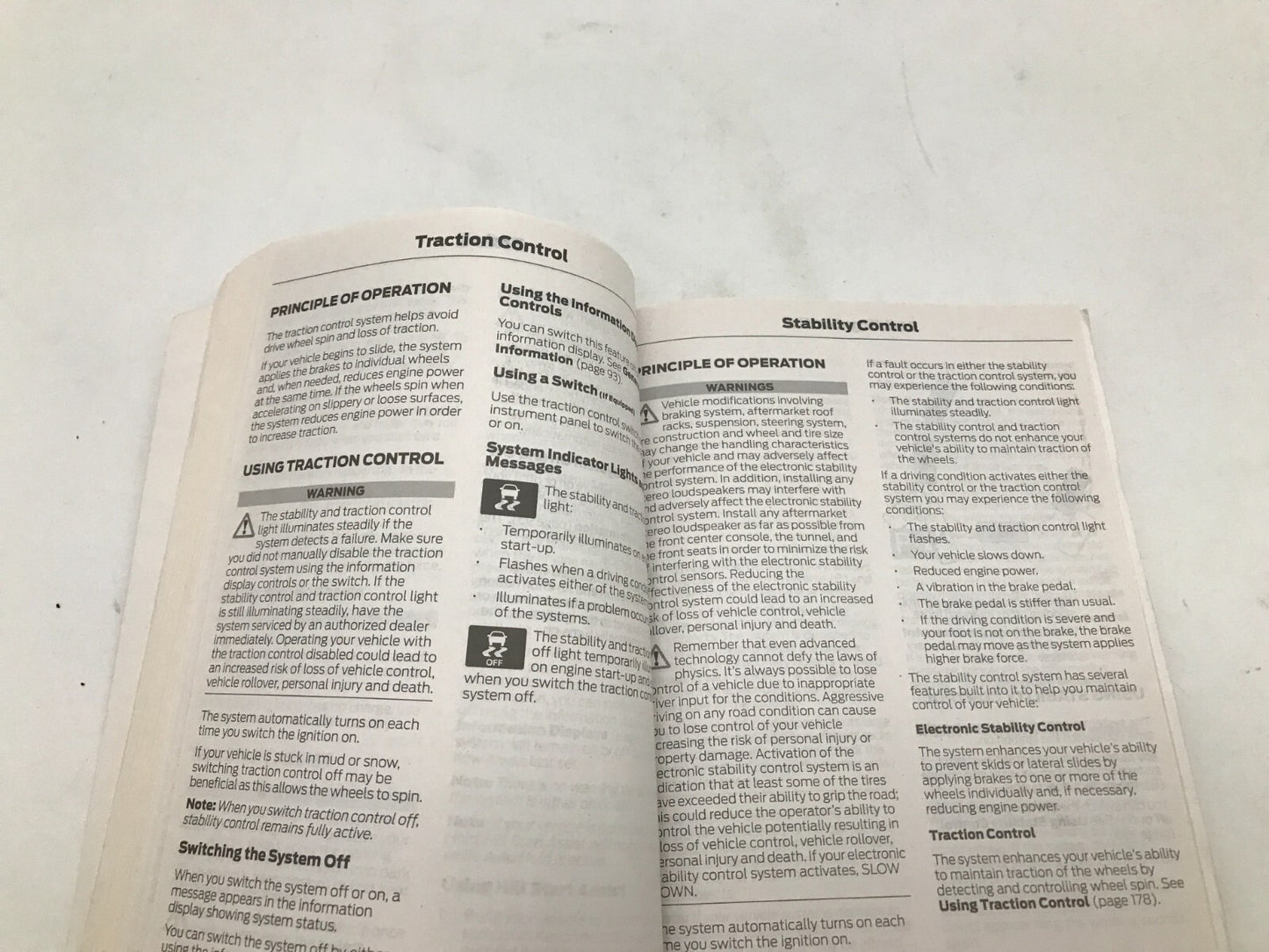 2017 Ford Fusion Owners Manual OEM C04B36011