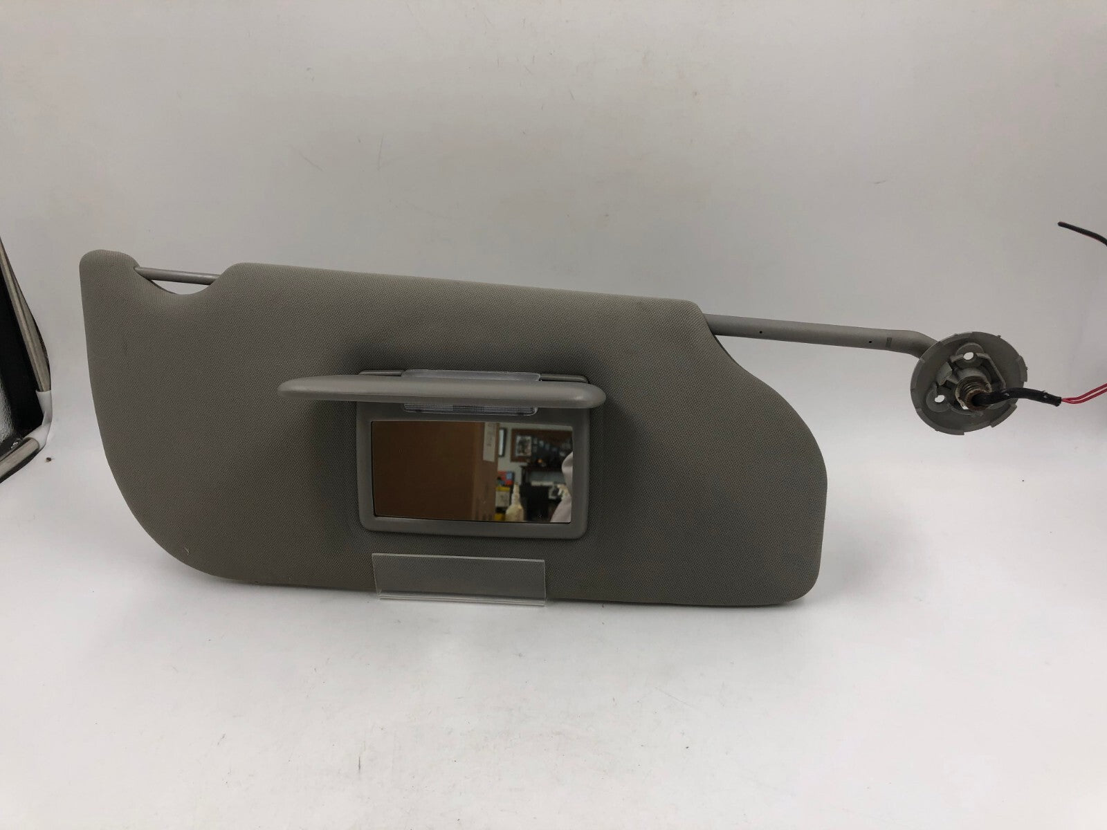 2005-2009 Pontiac Montana Passenger Sun Visor Gray Illuminated OEM D01B23066