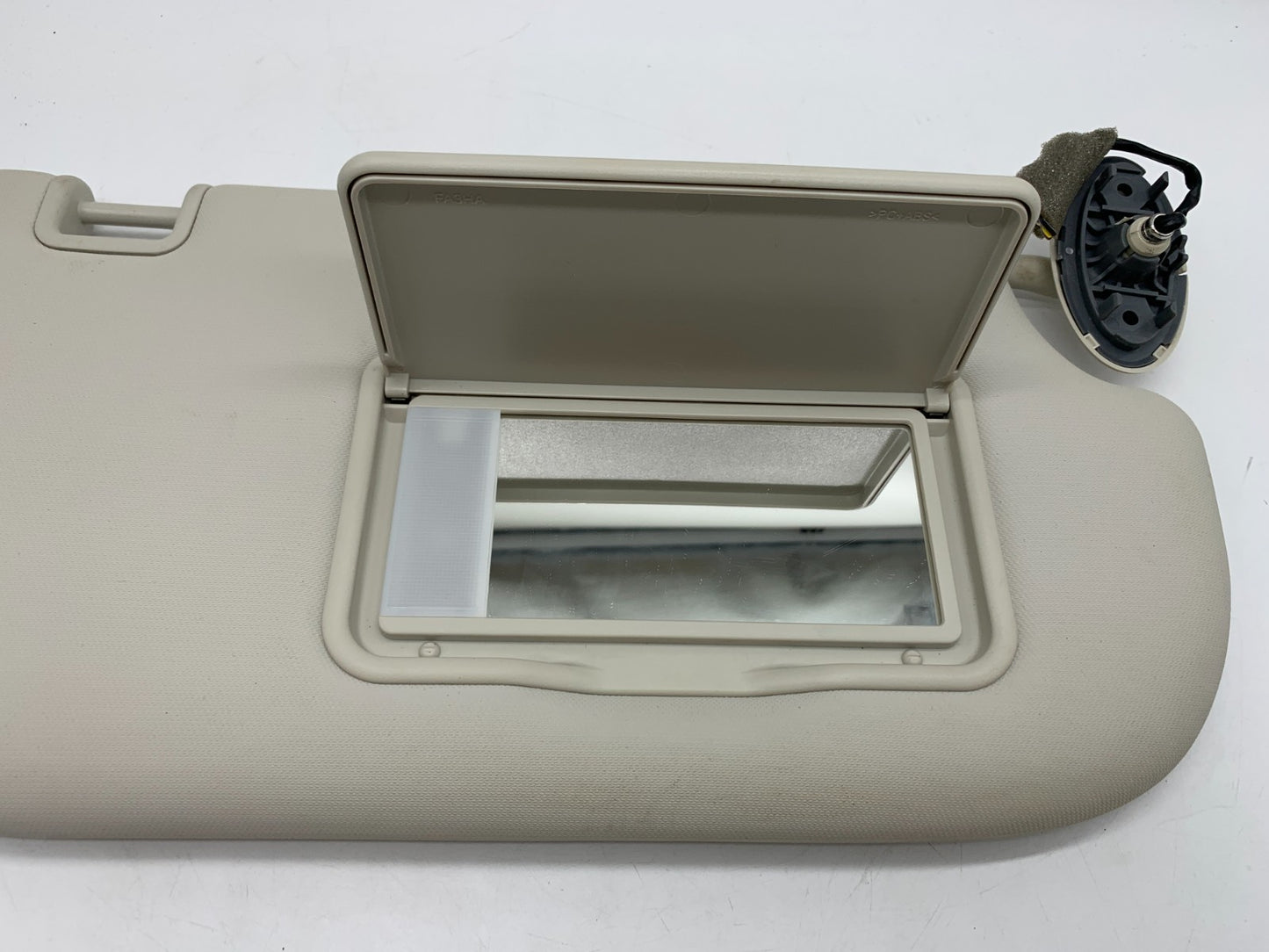 2013-2019 Ford Escape Passenger Sun Visor Ivory Illuminated OEM D01B10039