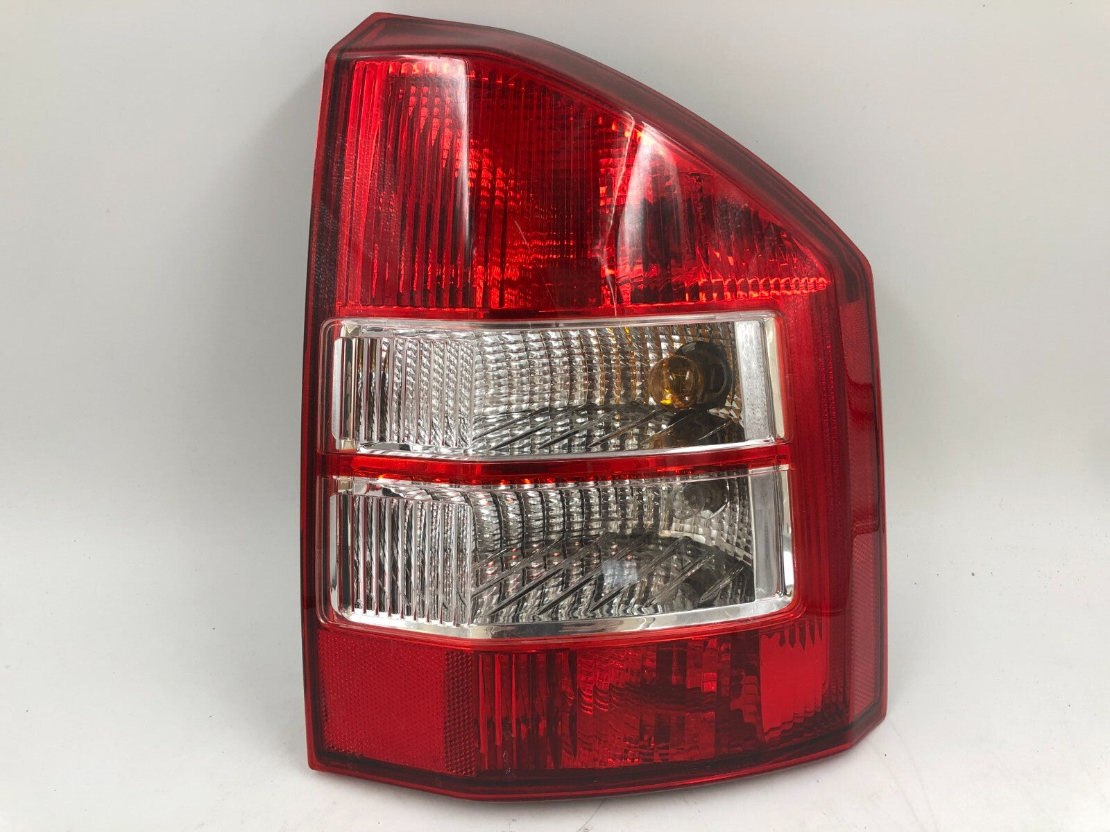 2007-2010 Jeep Compass Passenger Side Tail Light Taillight OEM C04B28046