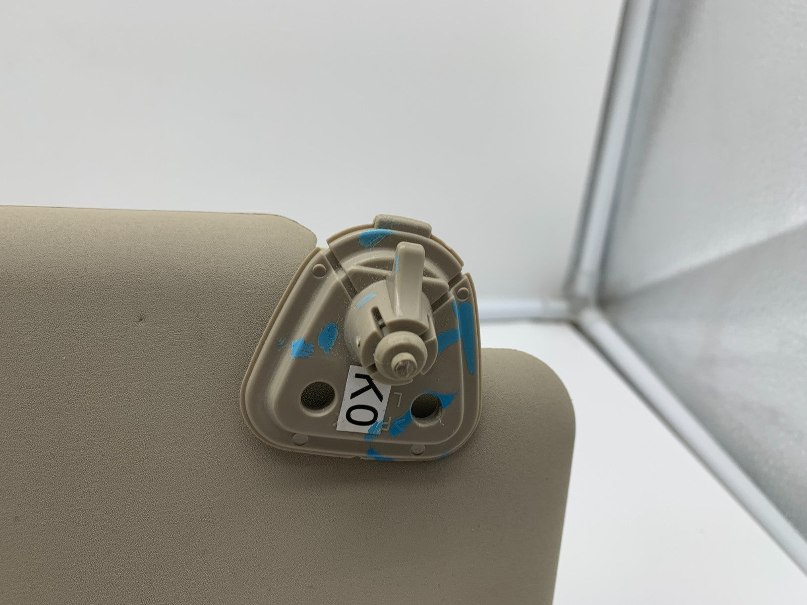 2008-2010 Nissan Rogue Passenger Sun Visor Beige OEM E02B36060