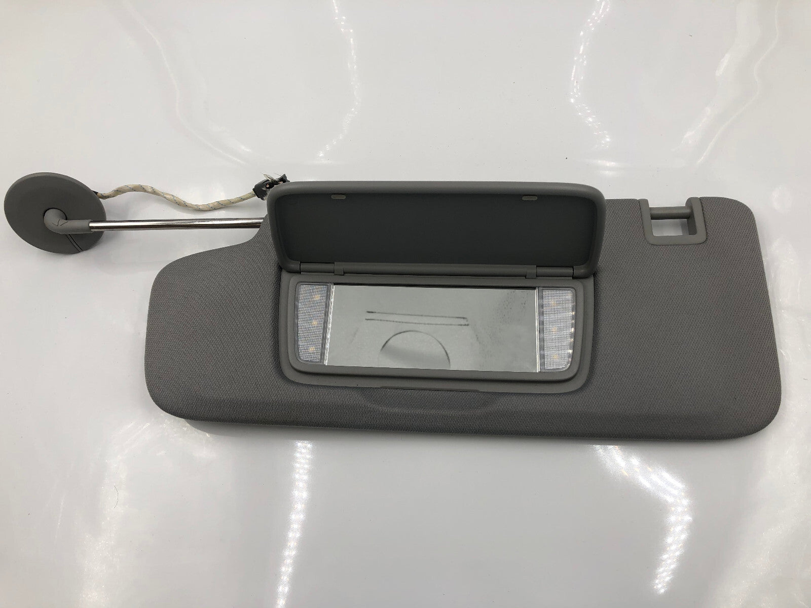 2018-2019 Chevrolet Equinox Driver Sun Visor Gray Illuminated OEM B04B32085