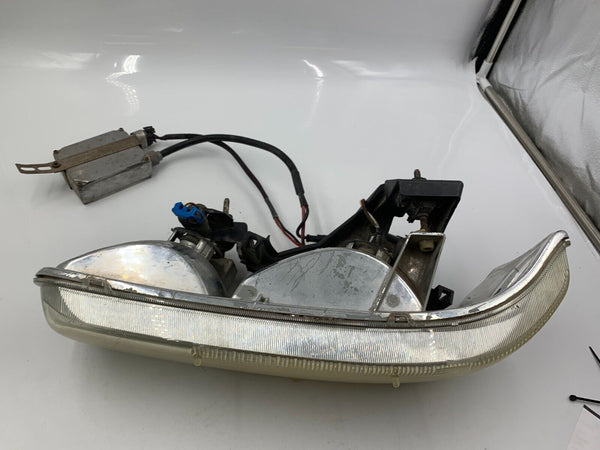 2000-2006 Chevrolet Tahoe Passenger Side Head Light Headlight OEM C03B05042