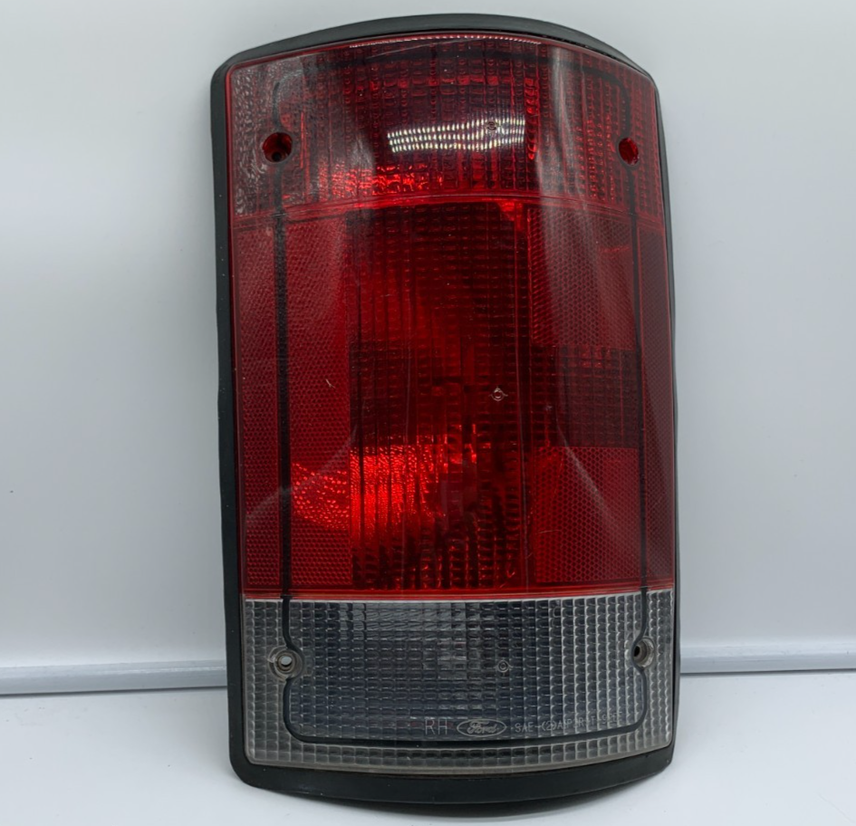 2005-2011 Ford E-150 Driver Tail Light Taillight Lamp OEM B03B45051