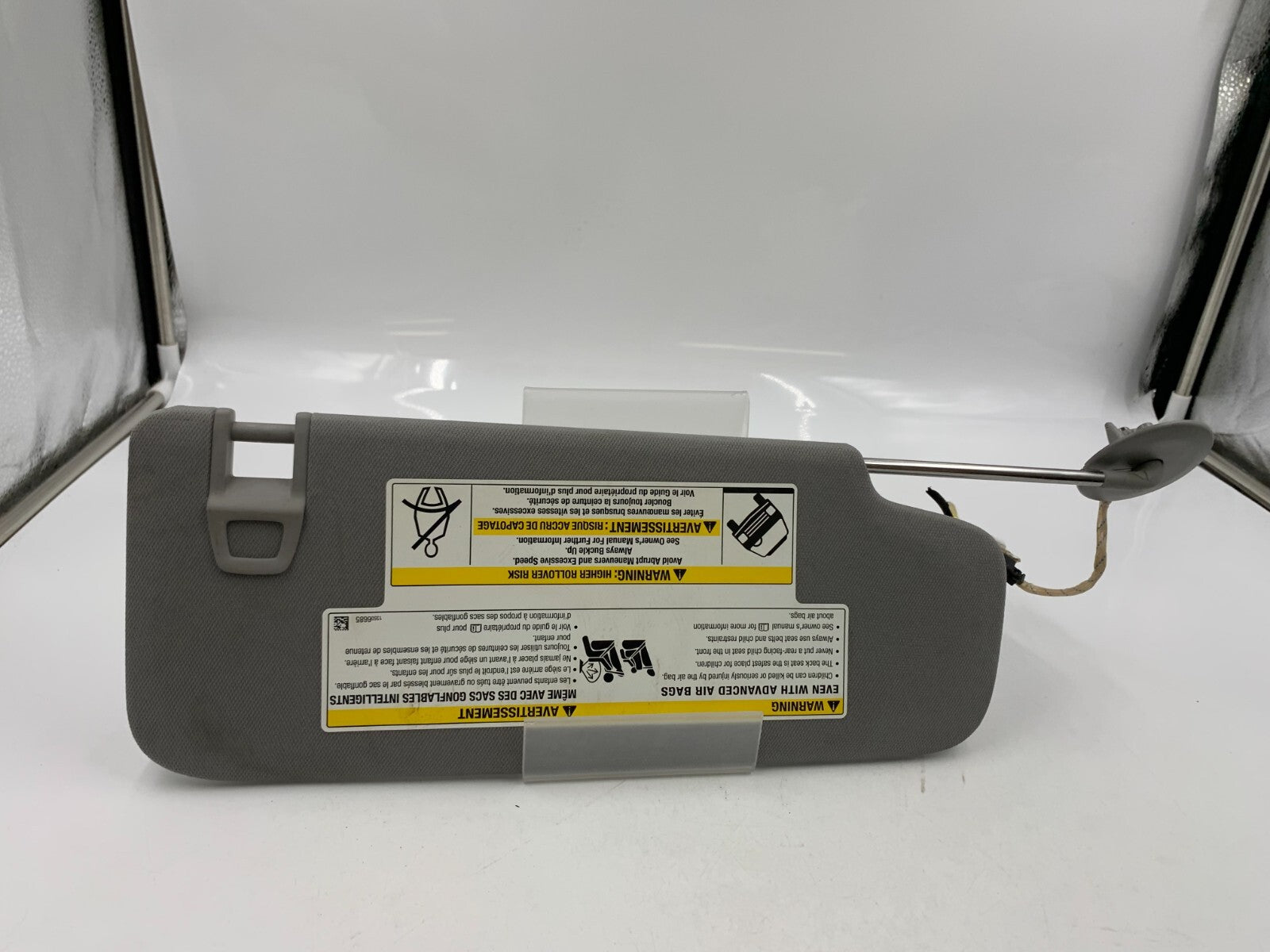 2018-2019 Chevrolet Equinox Driver Sun Visor Gray Illuminated OEM E03B67007