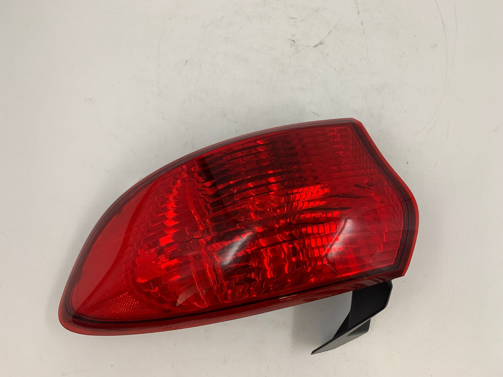 2007 Subaru Tribeca Passenger Side Tail Light Taillight OEM E02B59003