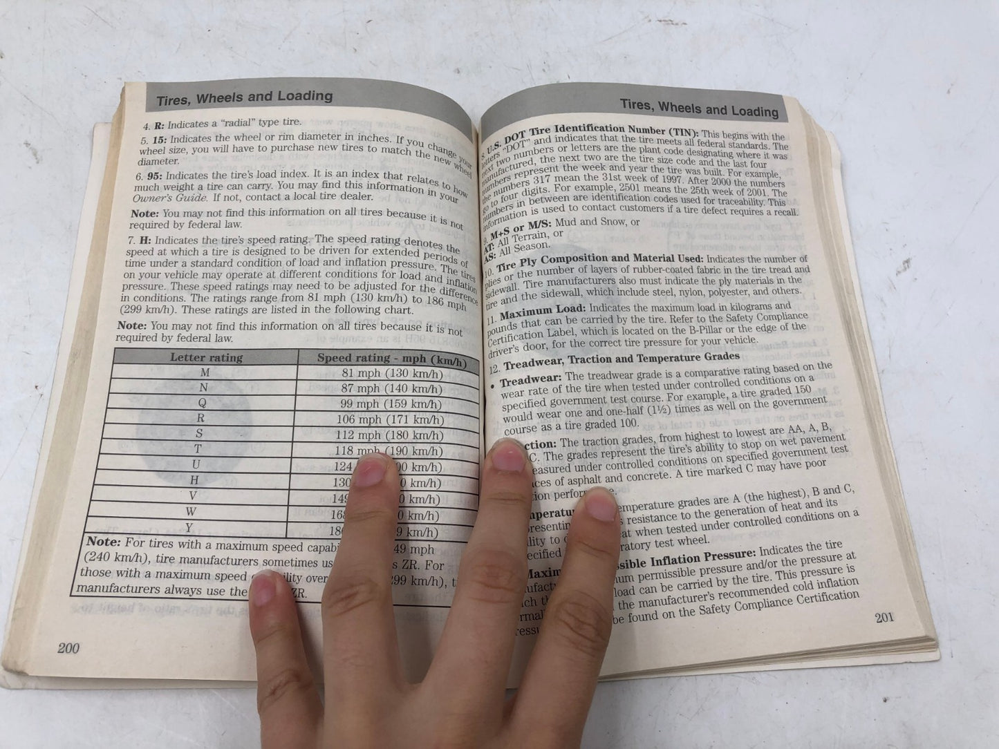 2008 Ford Taurus Owners Manual Set with Case OEM A04B28039