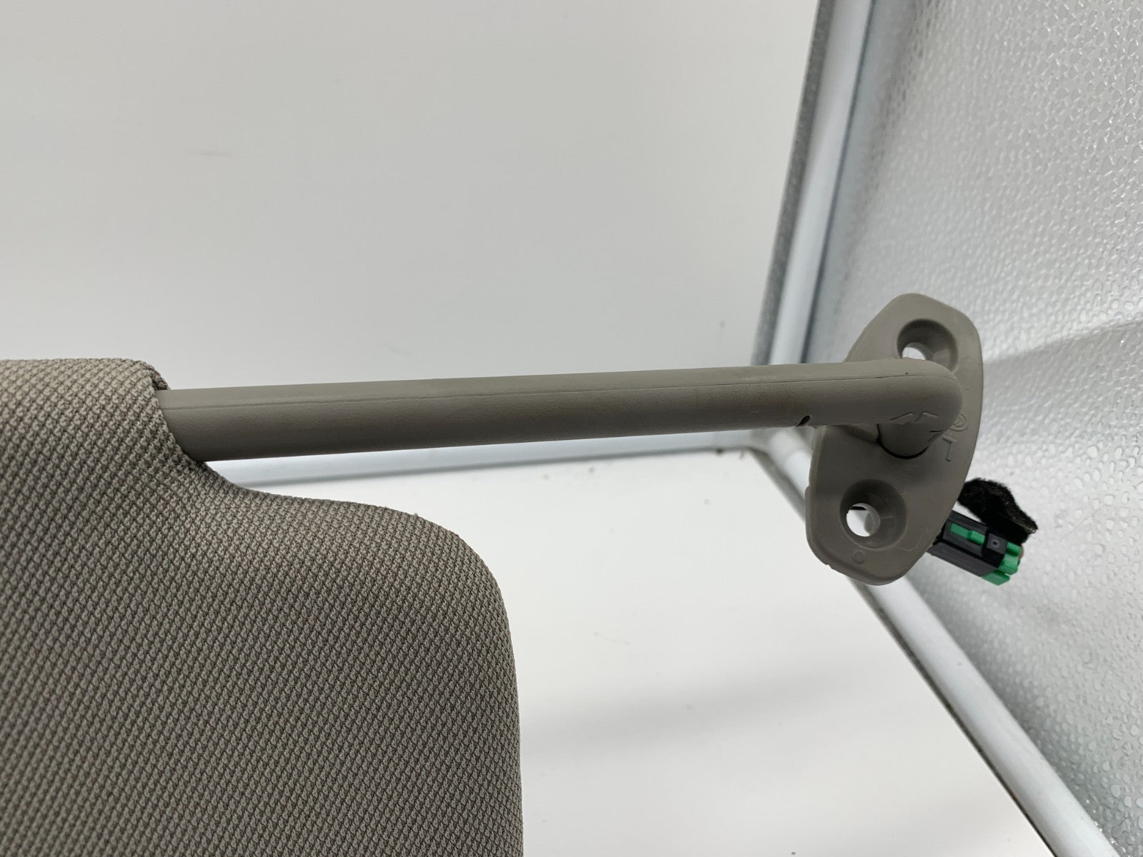 2015-2020 Kia Sedona Driver Sun Visor Tan OEM C01B50012