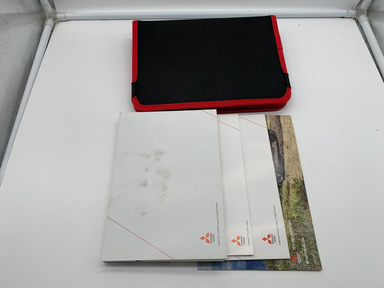 2018 Mitsubishi Outlander Owners Manual Set with Case OEM A01B41015