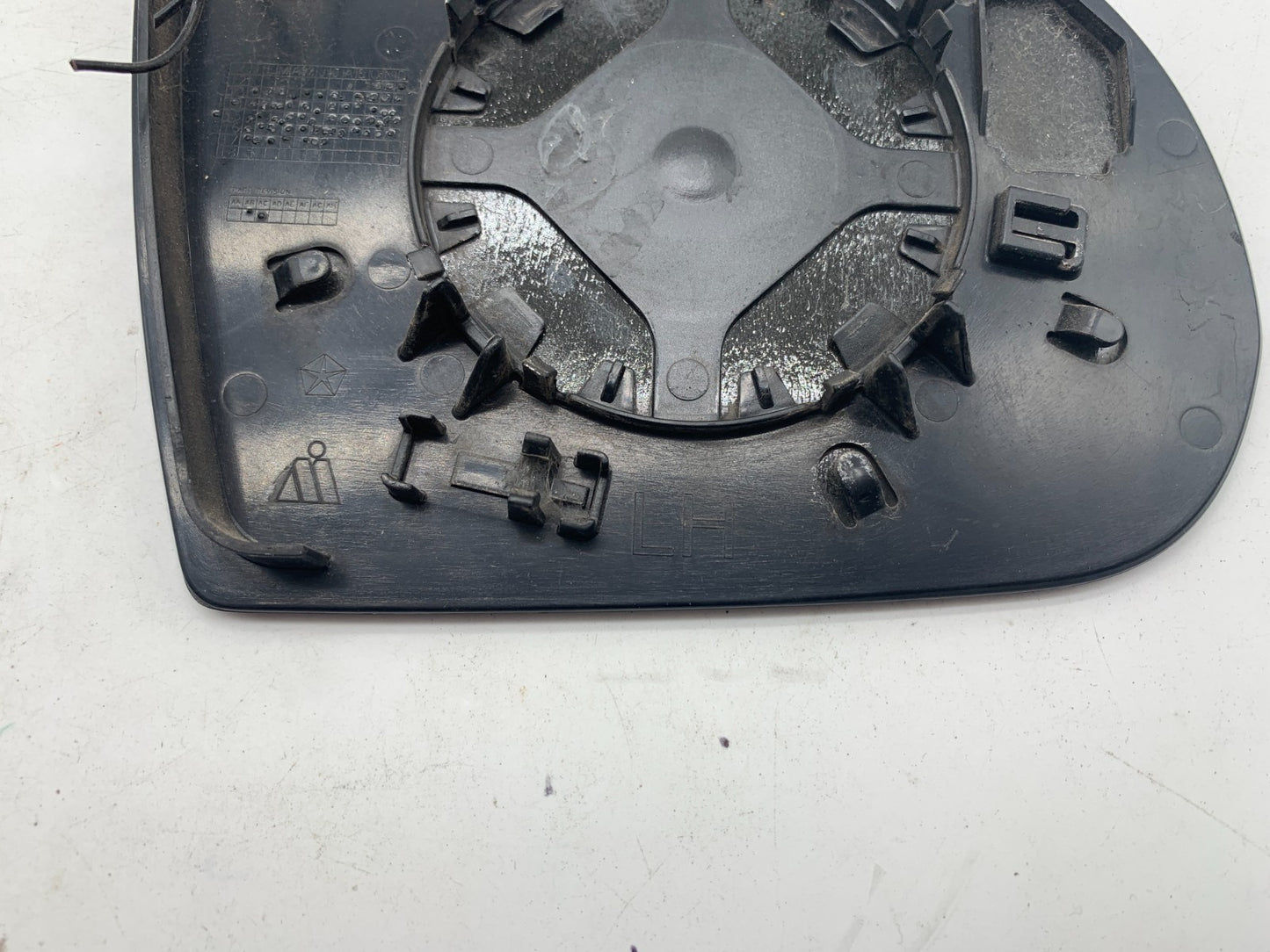 2014-2021 Jeep Cherokee Driver Side Power Door Mirror Glass Only OEM A01B56008