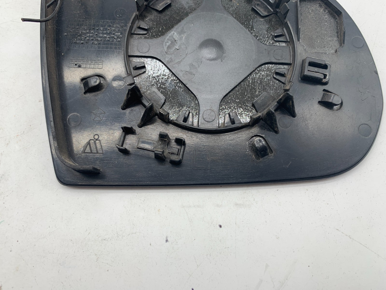 2014-2021 Jeep Cherokee Driver Side Power Door Mirror Glass Only OEM A01B56008