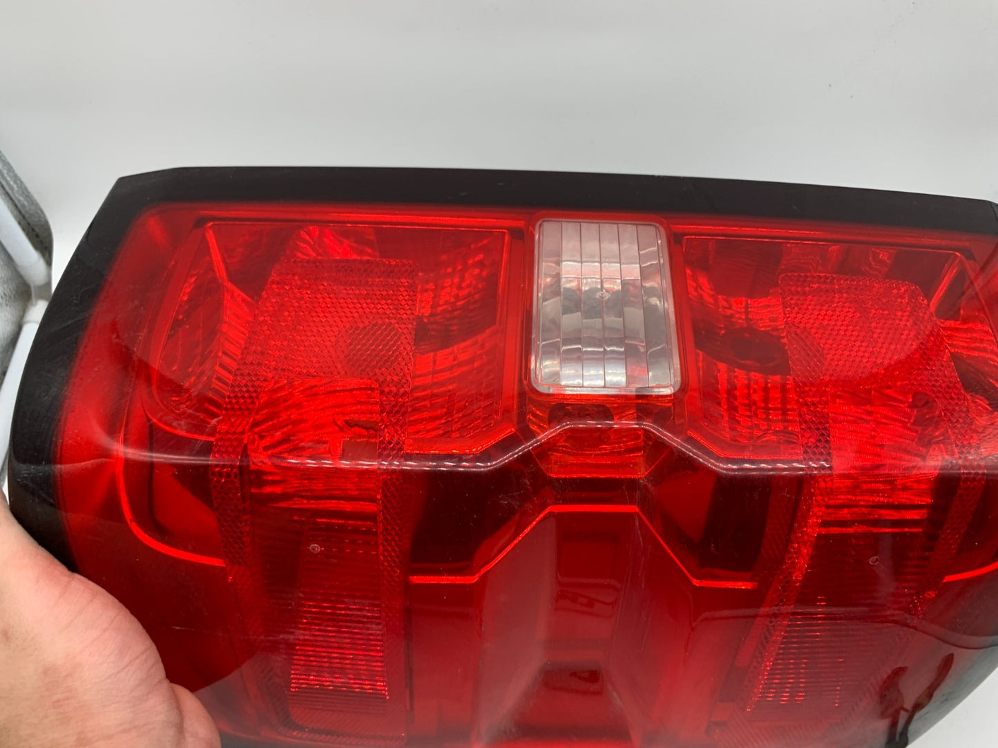 2014-2015 Chevrolet Silverado Passenger Side Tail Light Taillight OEM D02B30021