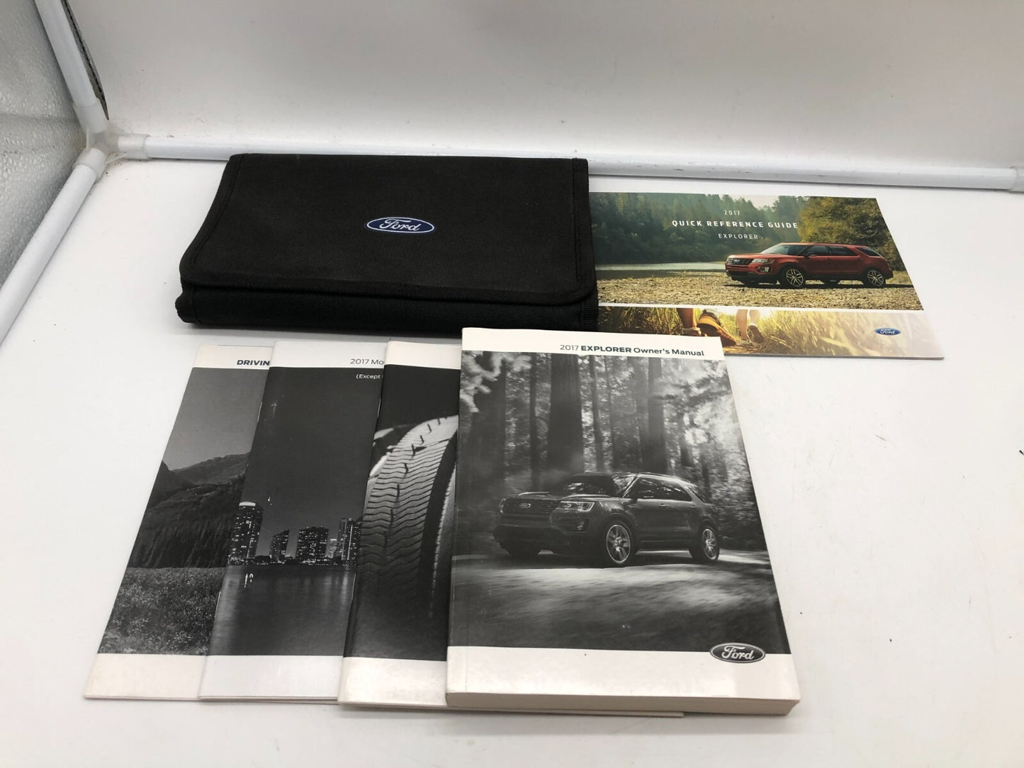 2017 Ford Explorer Owners Manual Set with Case OEM E01B17031