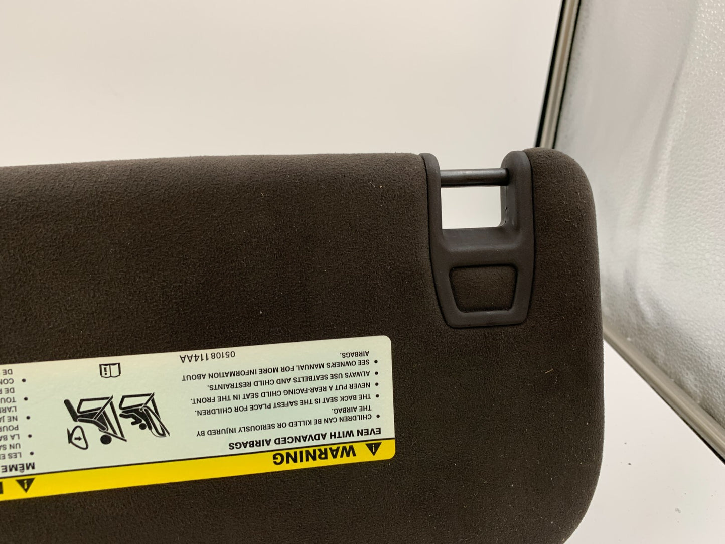 2014-2022 Jeep Grand Cherokee Passenger Sun Visor Black Illuminated C04B17025