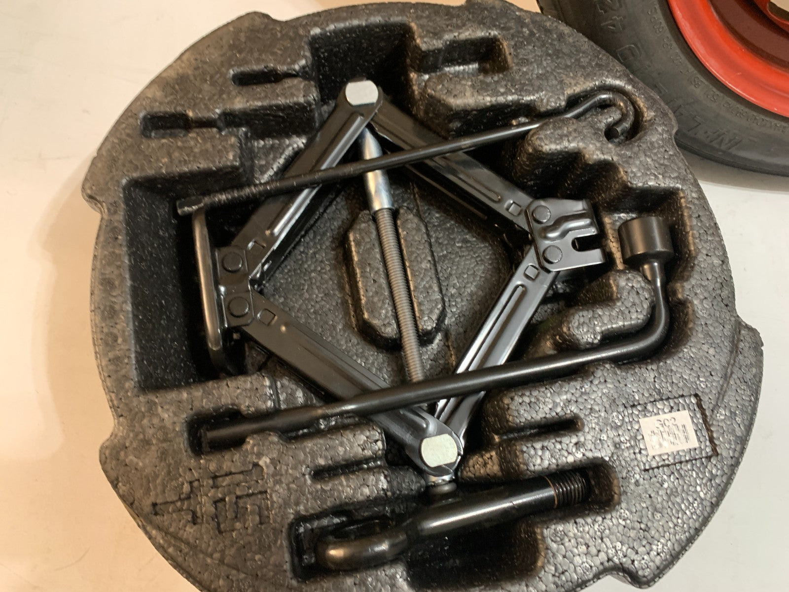 2013-2020 Hyundai Elantra 15" Spare Tire with Jack Kit Compact Donut T125/80D15