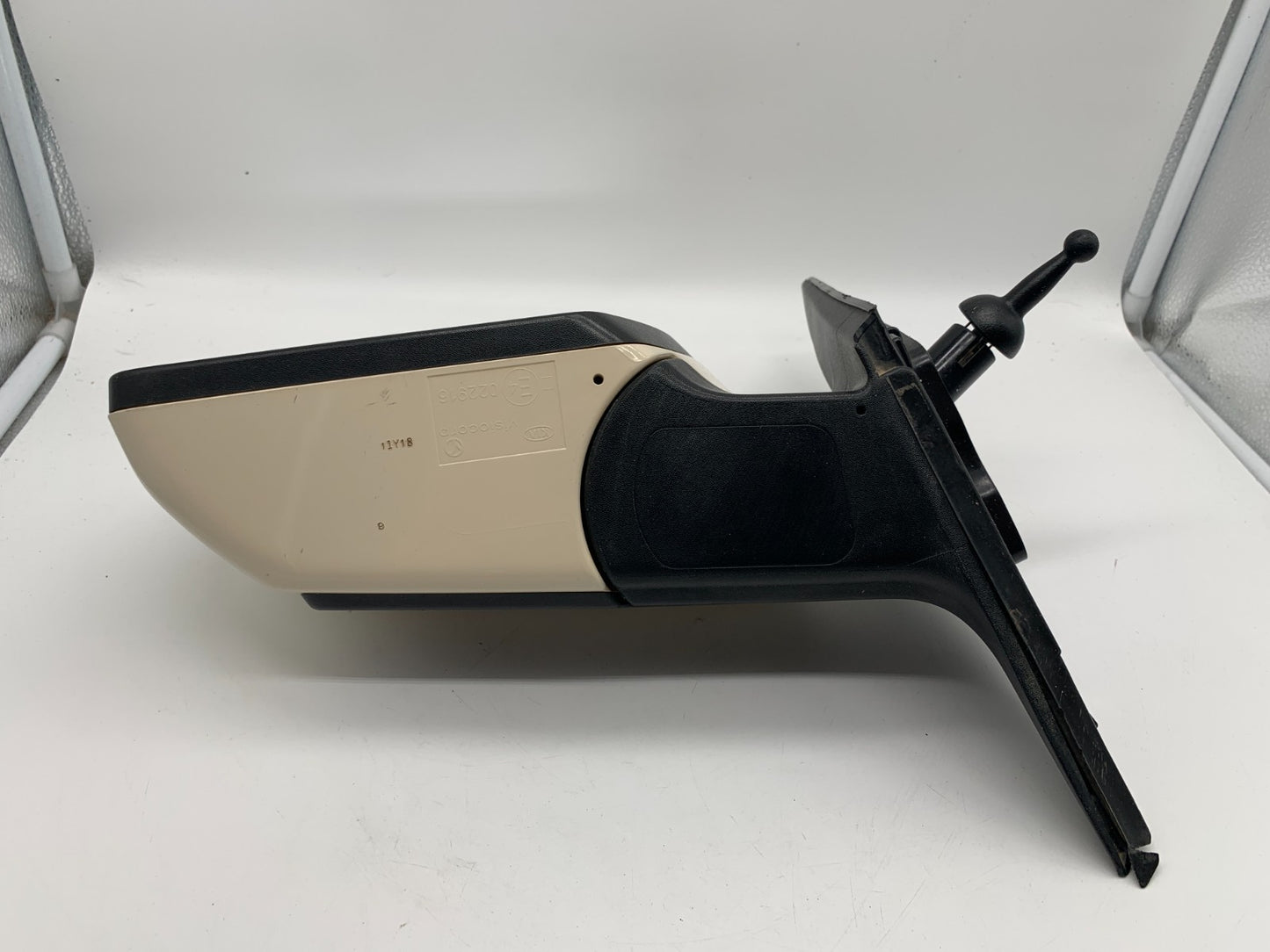 2010-2013 Kia Soul Driver Side View Manual Door Mirror White OEM A03B15001