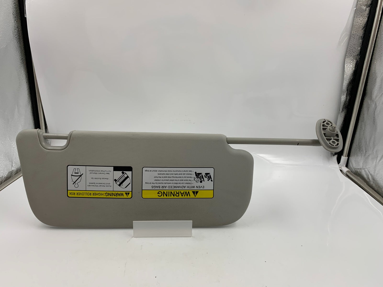 2014-2019 Kia Soul Driver Sun Visor Illuminated Gray OEM E01B25054