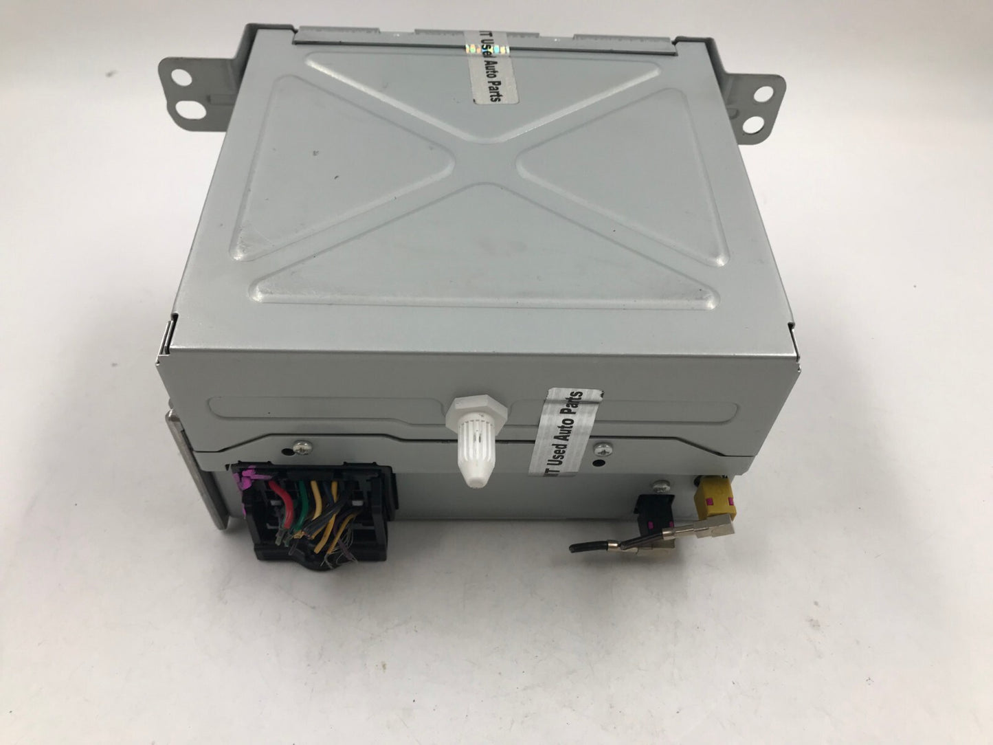 2011-2012 Chevrolet Cruze Center Console Radio AM FM CD Radio Receiver D04B30047