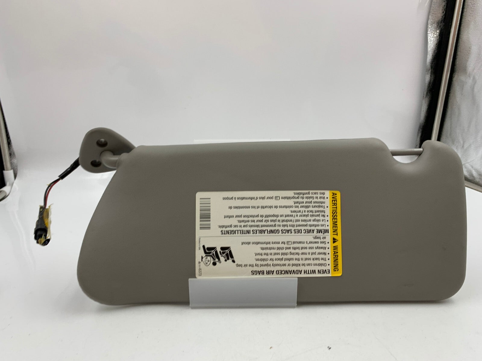 2003-2007 Cadillac CTS Passenger Sun Visor Gray Illuminated OEM E02B63003