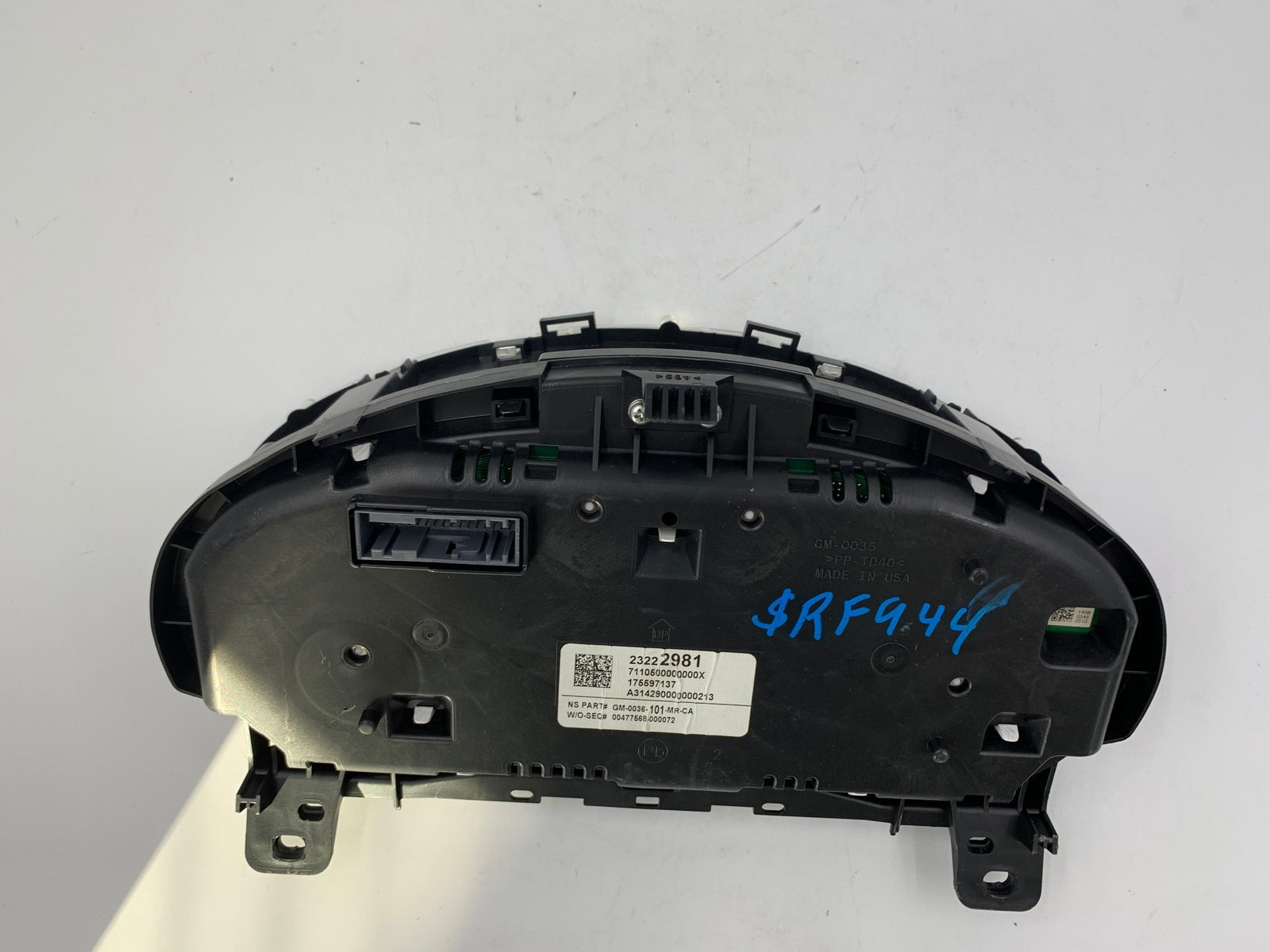 2015 Buick Regal Speedometer Instrument Cluster 29,330 Miles OEM A04B16035