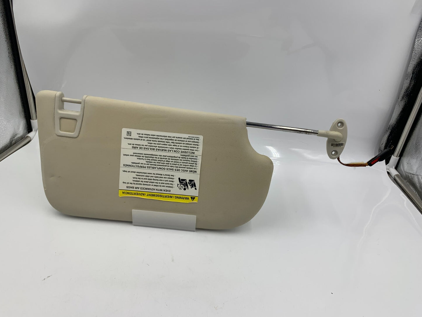 2013-2018 Ford Focus Driver Sun Visor Ivory Illuminated OEM E01B07020