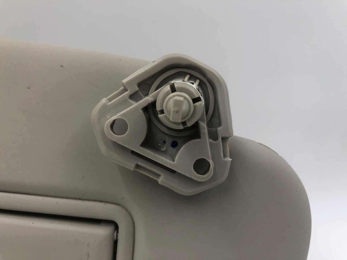 2011-2013 Nissan Juke Passenger Sun Visor Gray OEM D01B29072