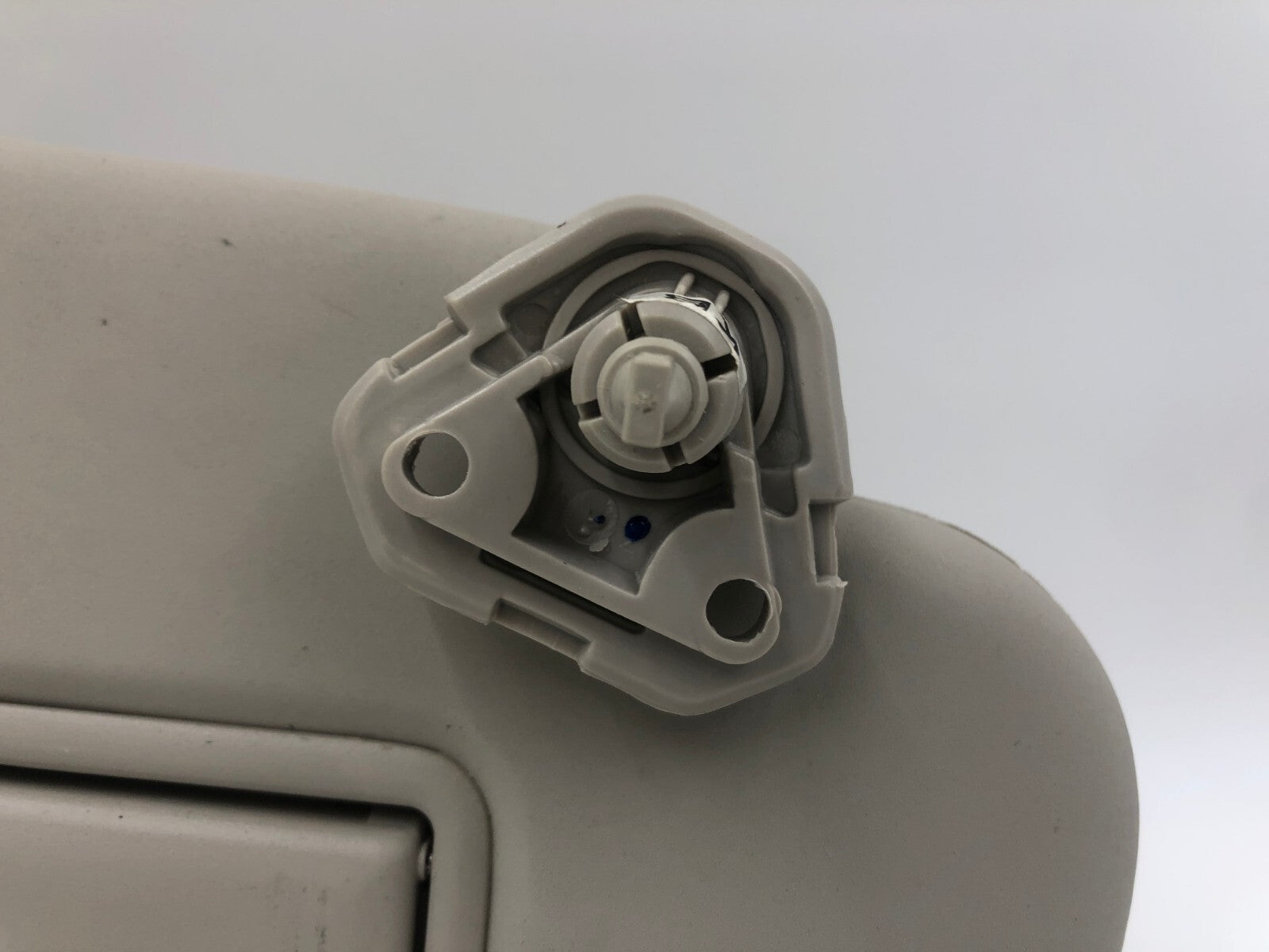 2011-2013 Nissan Juke Passenger Sun Visor Gray OEM D01B29072