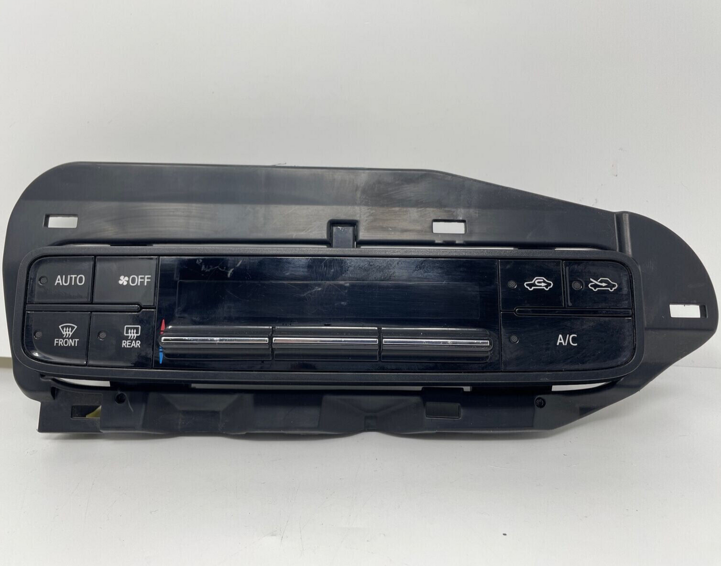 2017-2019 Toyota Corolla AC Heater Climate Control Unit OEM B03B14055