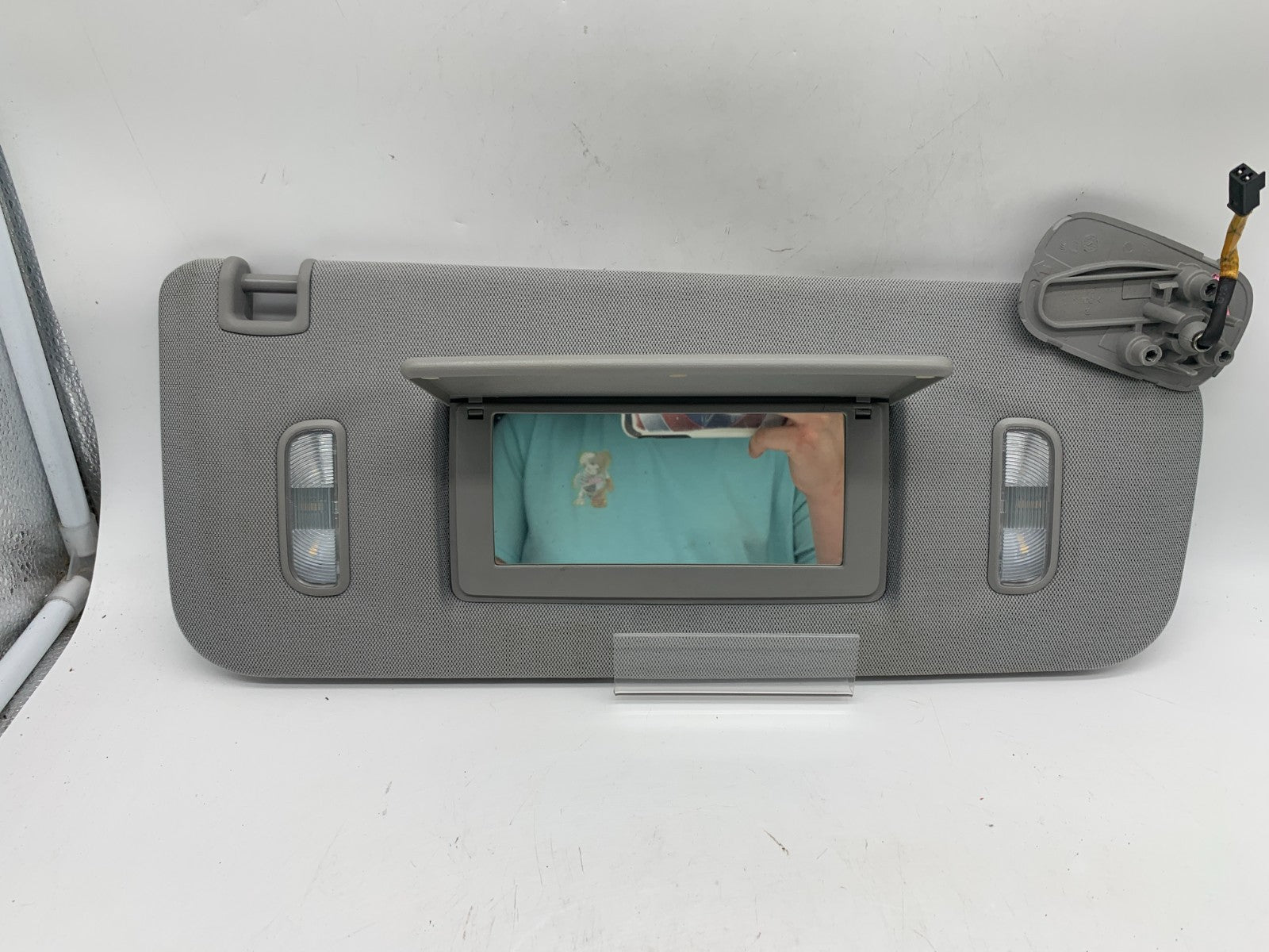 2015-2020 Chevrolet Yukon Passenger Sun Visor Gray Illuminated OEM C02B31004