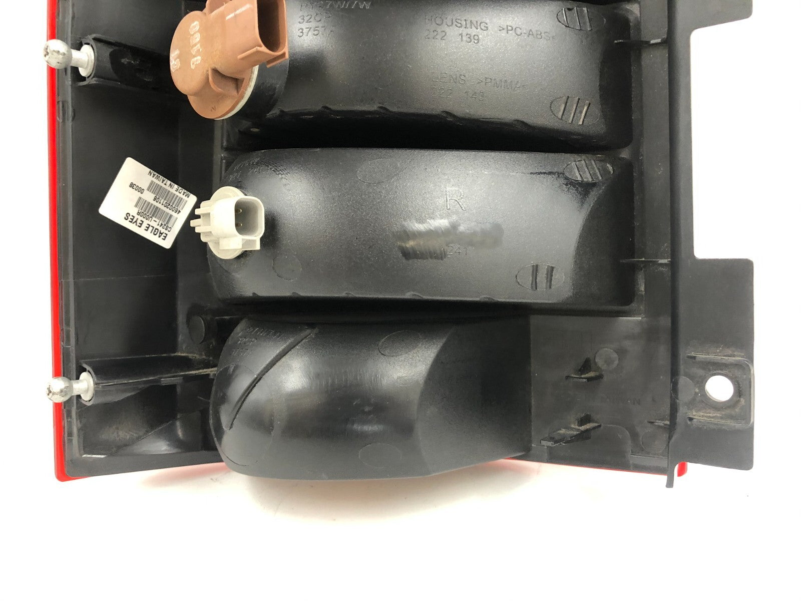 2007-2010 Jeep Compass Passenger Side Tail Light Taillight OEM C04B28046