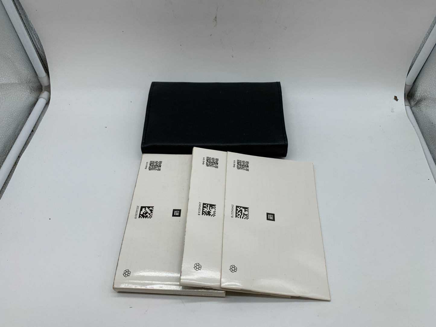 2017 GMC Acadia Owners Manual Set with Case OEM B02B32043