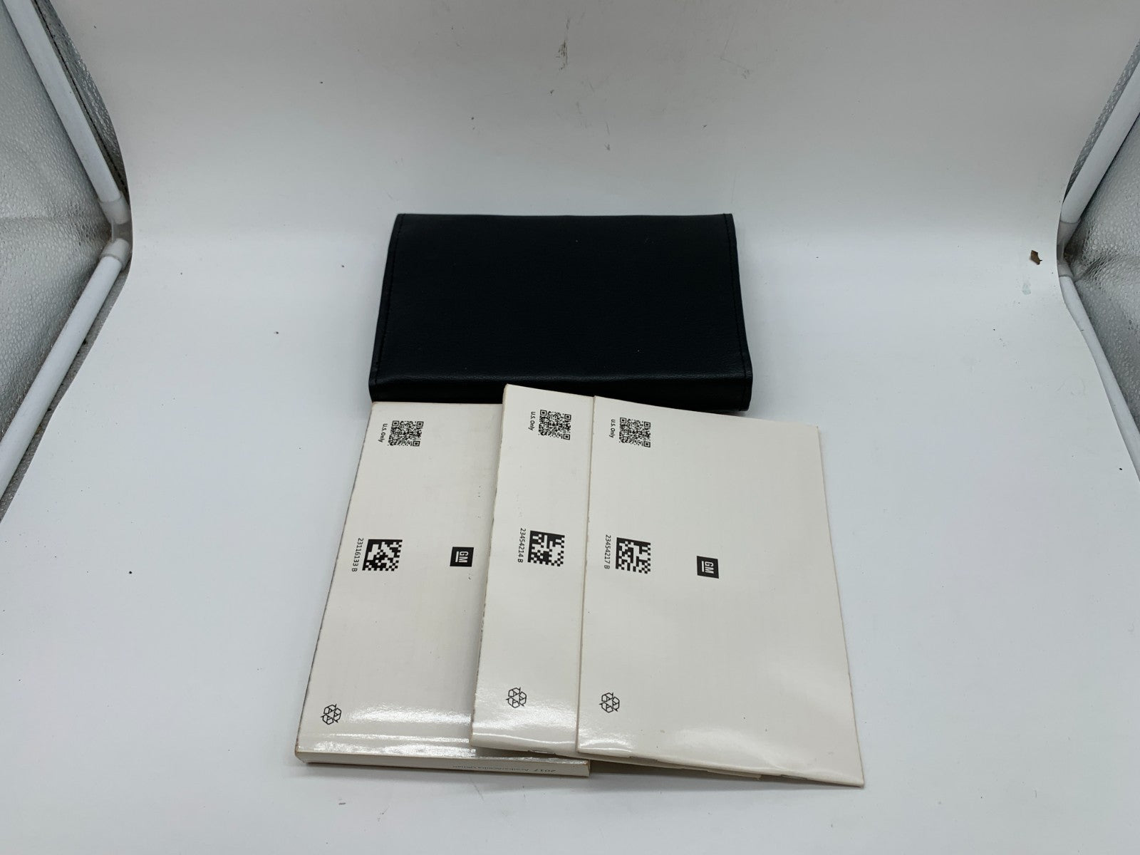 2017 GMC Acadia Owners Manual Set with Case OEM B02B32043