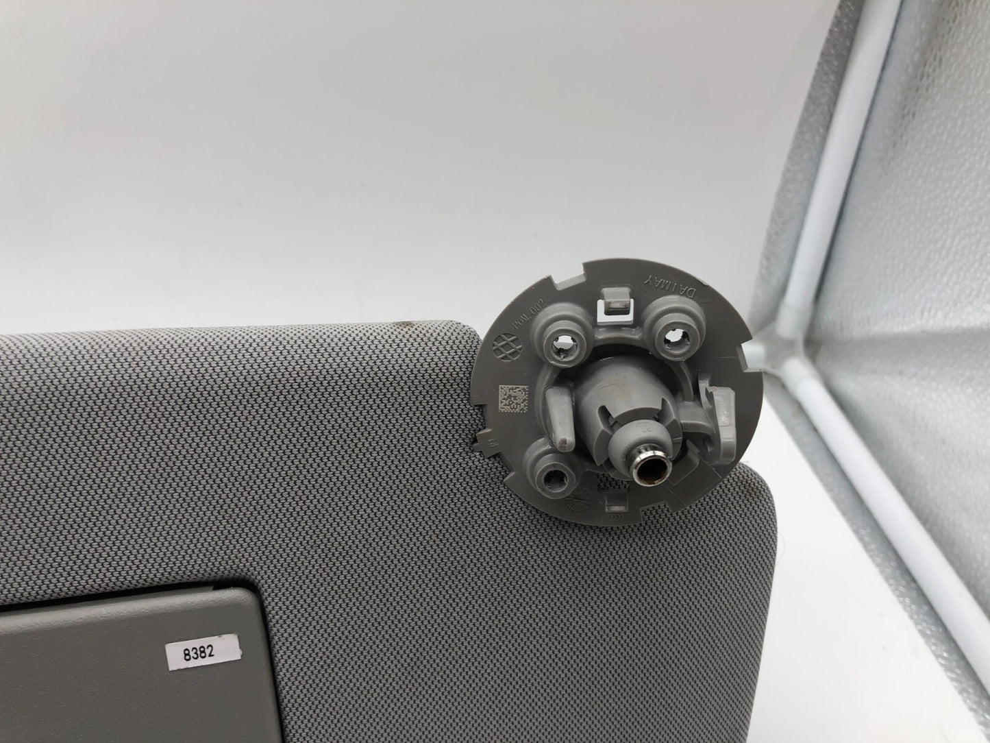 2017-2022 Chevrolet Trax Passenger Sun Visor Gray Illuminated OEM C02B54003