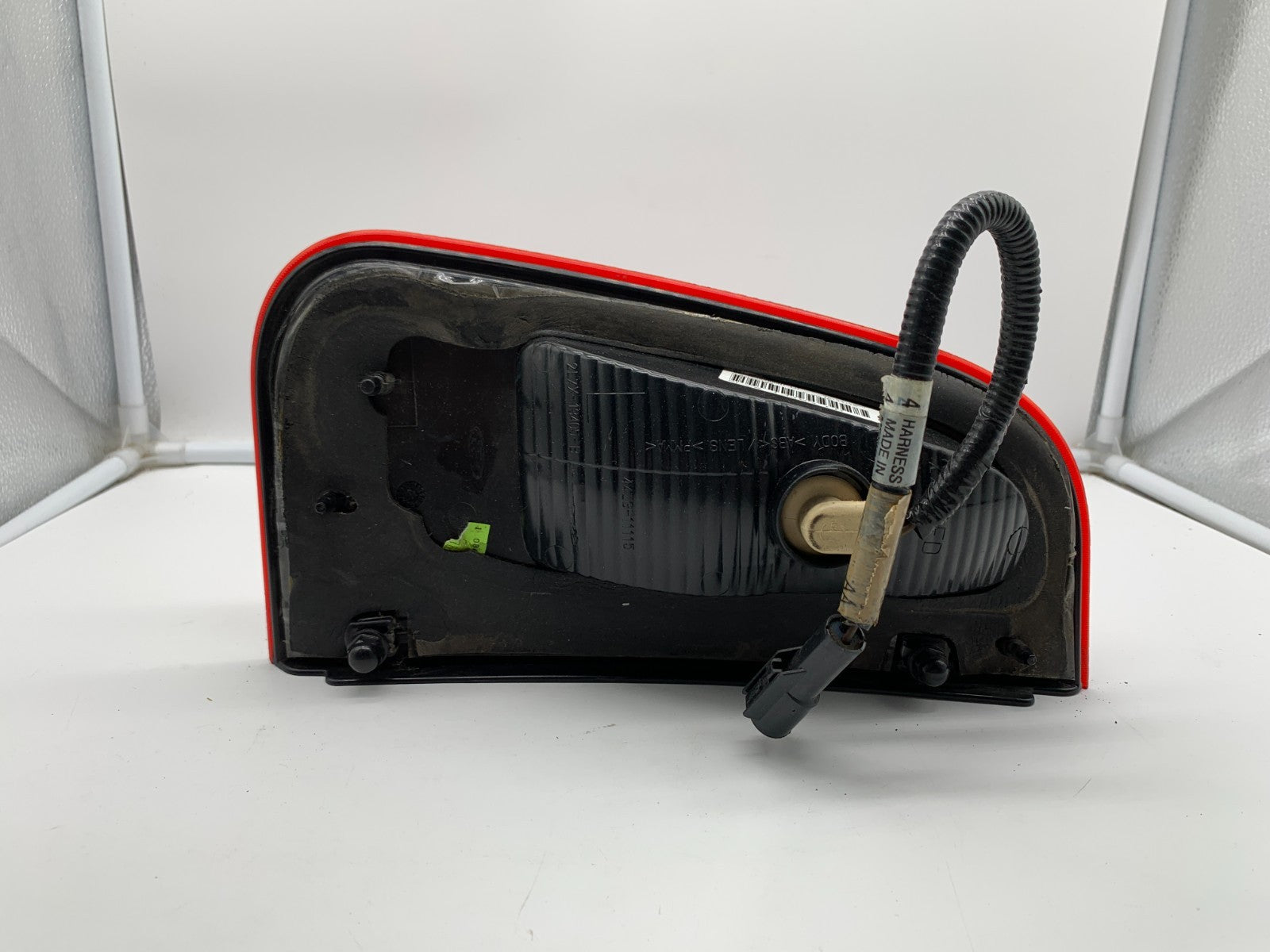 2003-2006 Lincoln Navigator Driver Side Liftgate Tail Light Taillight A01B41017