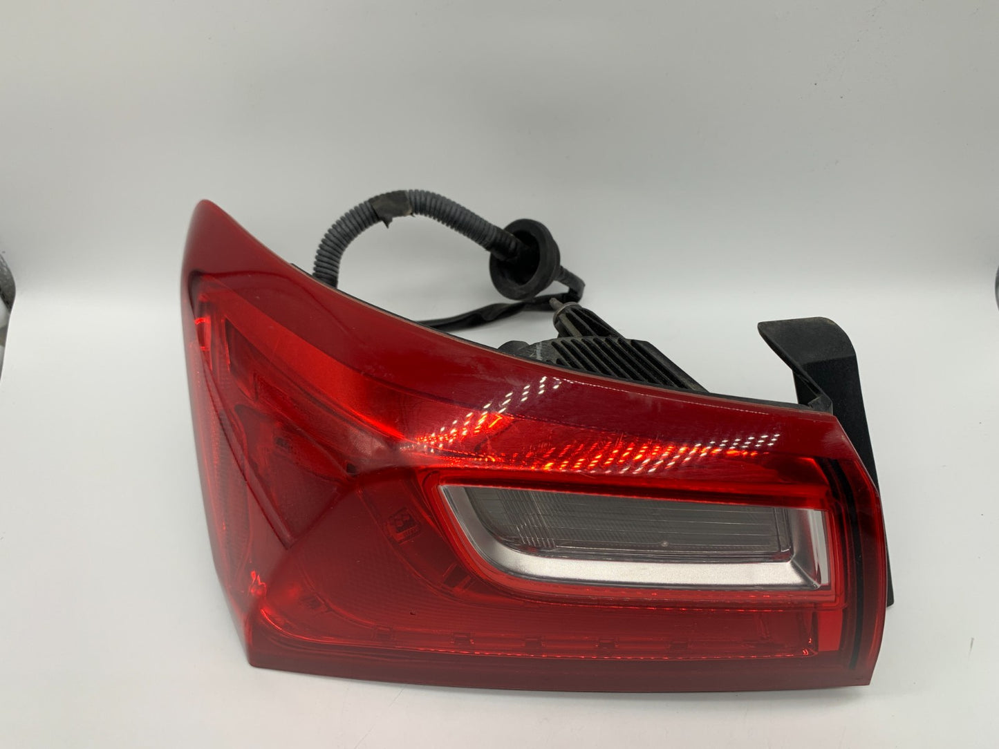 2016-2023 Chevrolet Malibu Driver Side Tail Light Taillight OEM C01B07010
