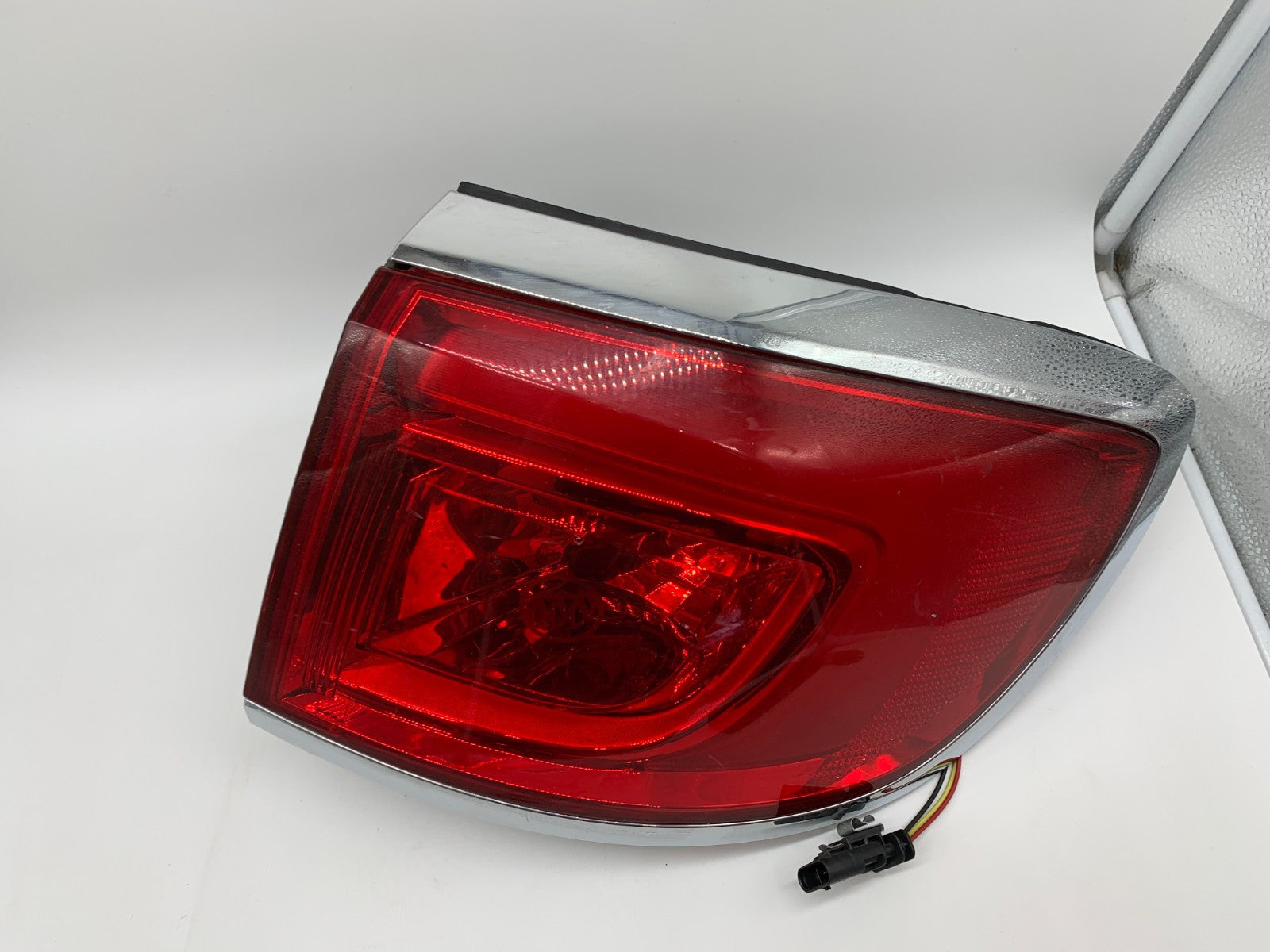 2013-2017 Buick Enclave Passenger Side Tail Light Taillight OEM A03B54001