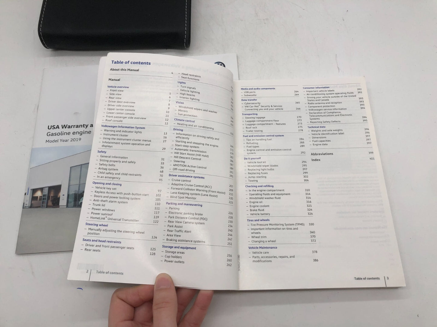 2019 Volkswagen Atlas Owners Manual Set with Case OEM C02B46006