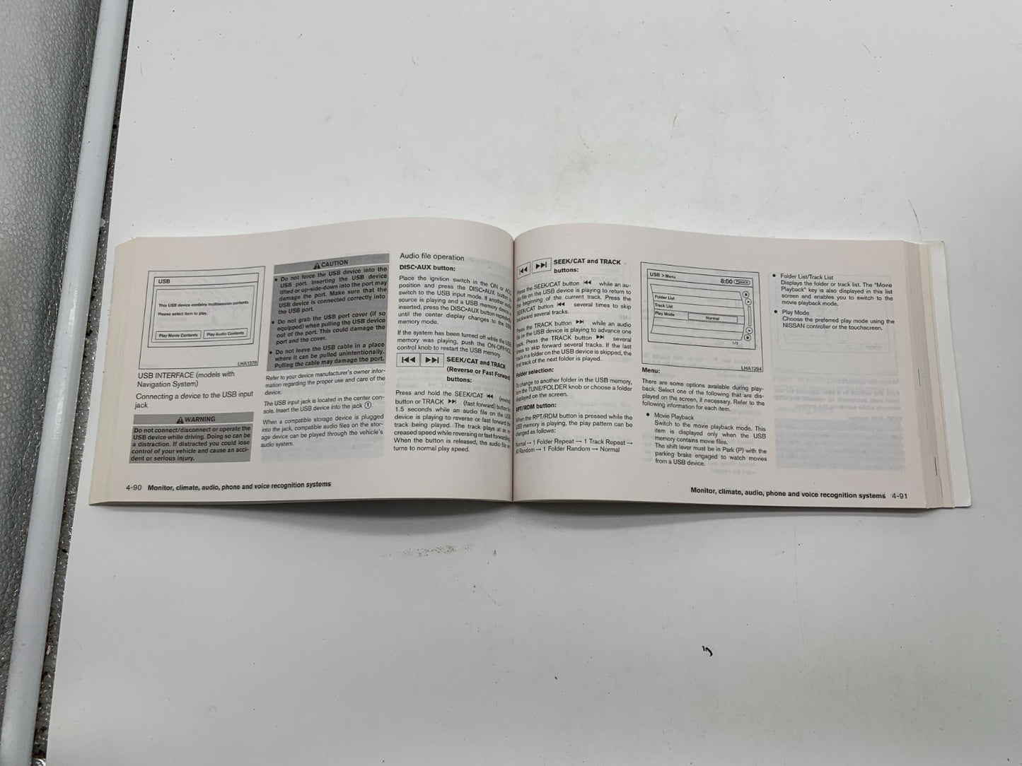 2005 Nissan Pathfinder Owners Manual Set with Case OEM B03B19006