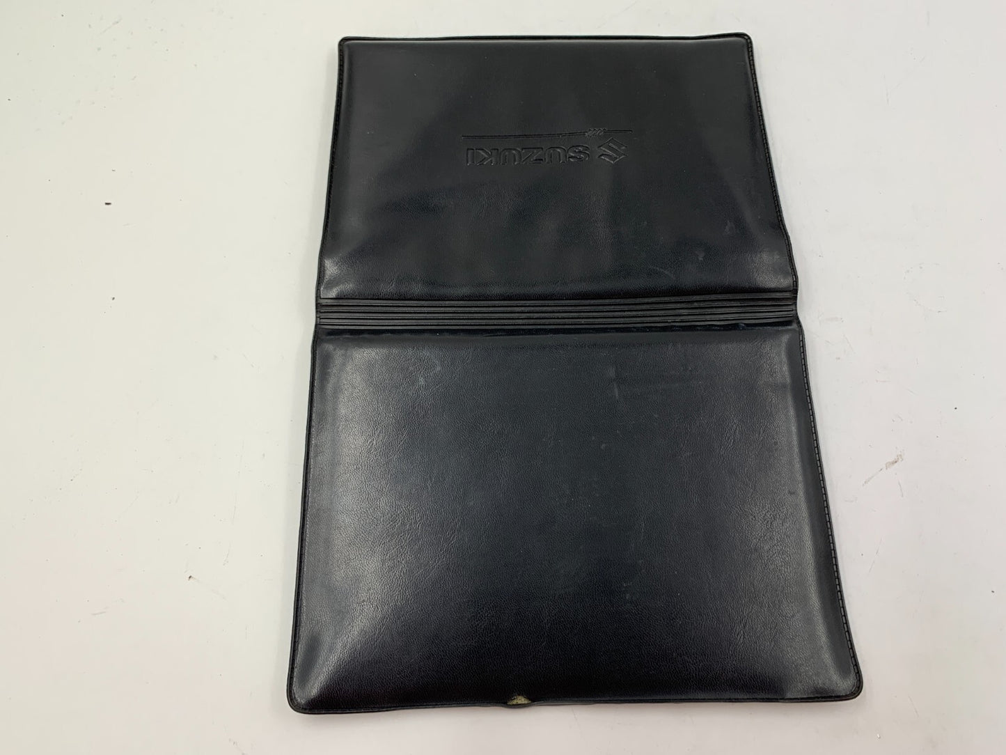 2004 Suzuki Forenza Owners Manual Set with Case B02B22041