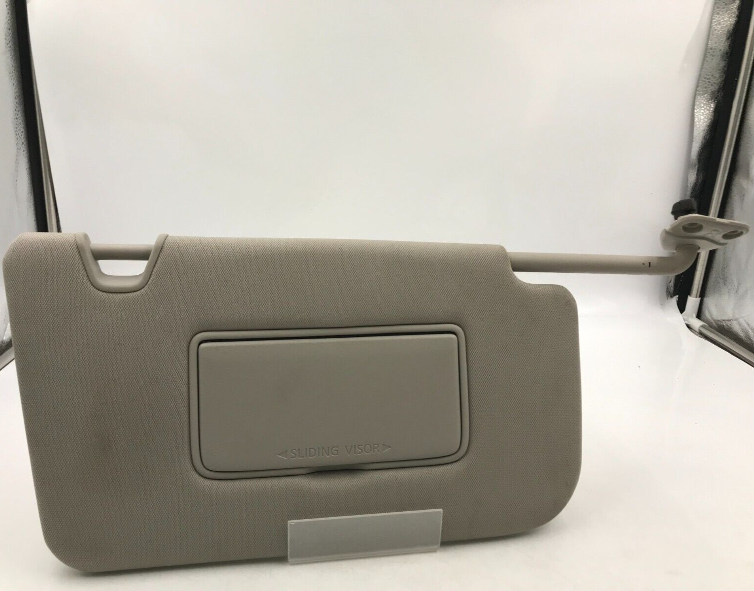 2018-2020 Nissan Rogue Passenger Sun Visor Gray Illuminated C04B57004