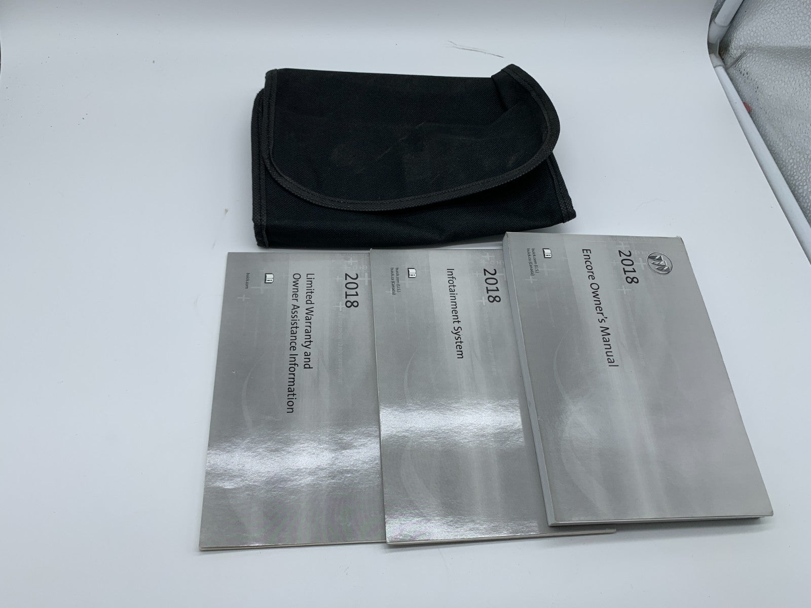 2018 Buick Encore Owners Manual with Case OEM C04B59020