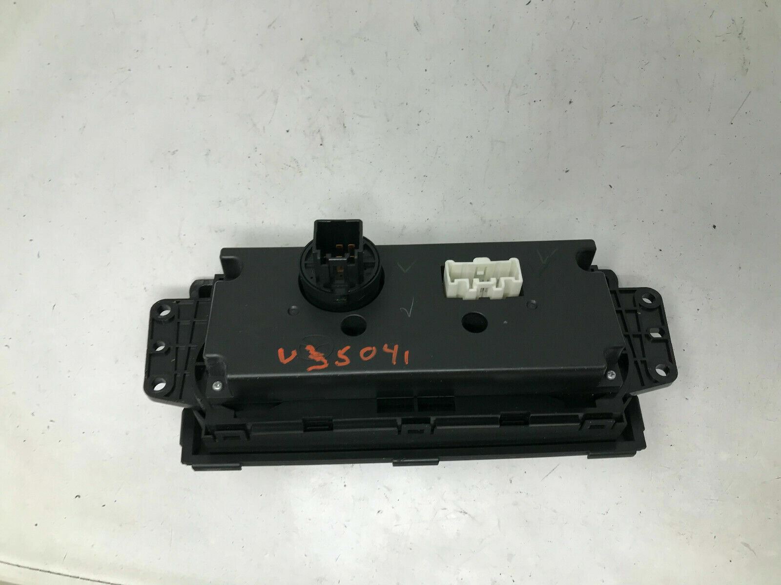 2009-2013 Mazda 6 AC Heater Climate Control Unit OEM D02B19008