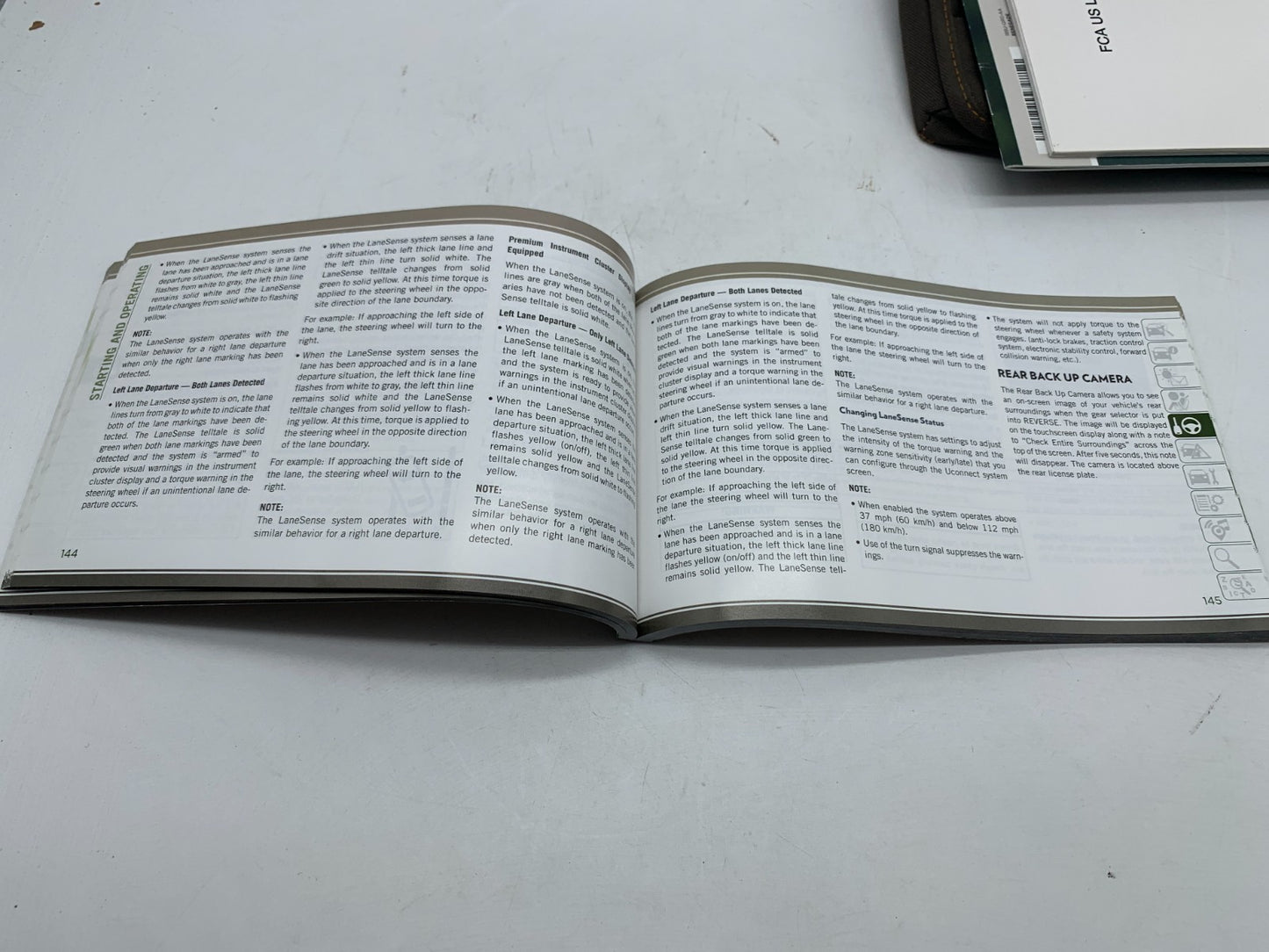 2018 Jeep Renegade Owners Manual Set with Case OEM D03B20005
