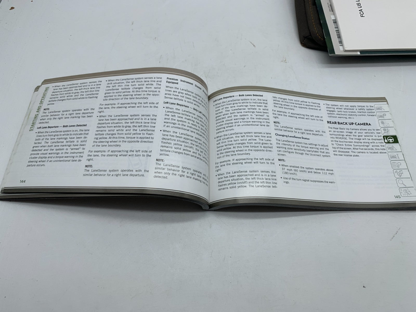 2018 Jeep Renegade Owners Manual Set with Case OEM D03B20005